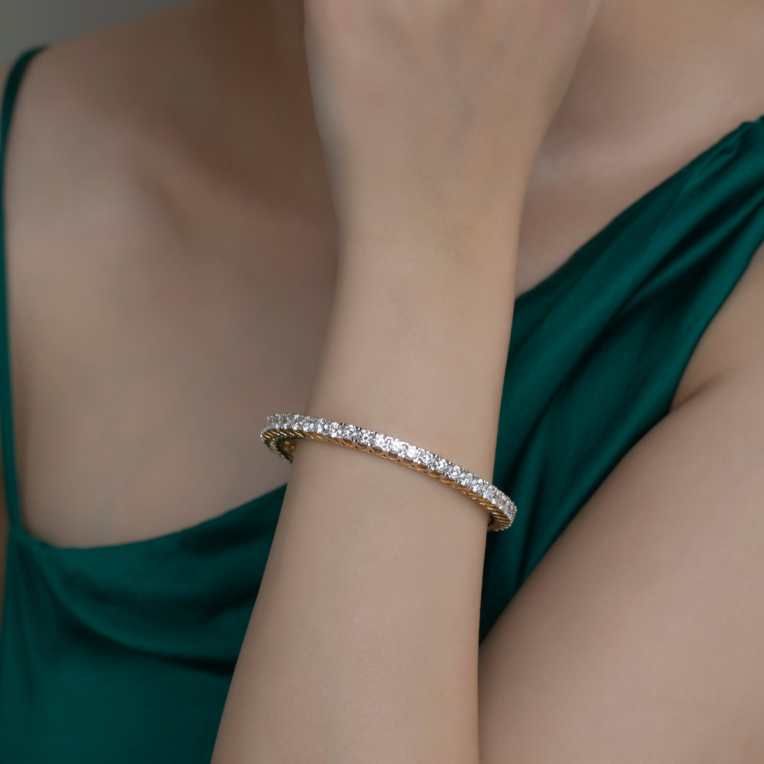 Round Brilliant 12.69 Carat Lab Grown Solitaire Diamonds Prong Set Yellow Gold 18K Single Bangle | SKU : 0003332054