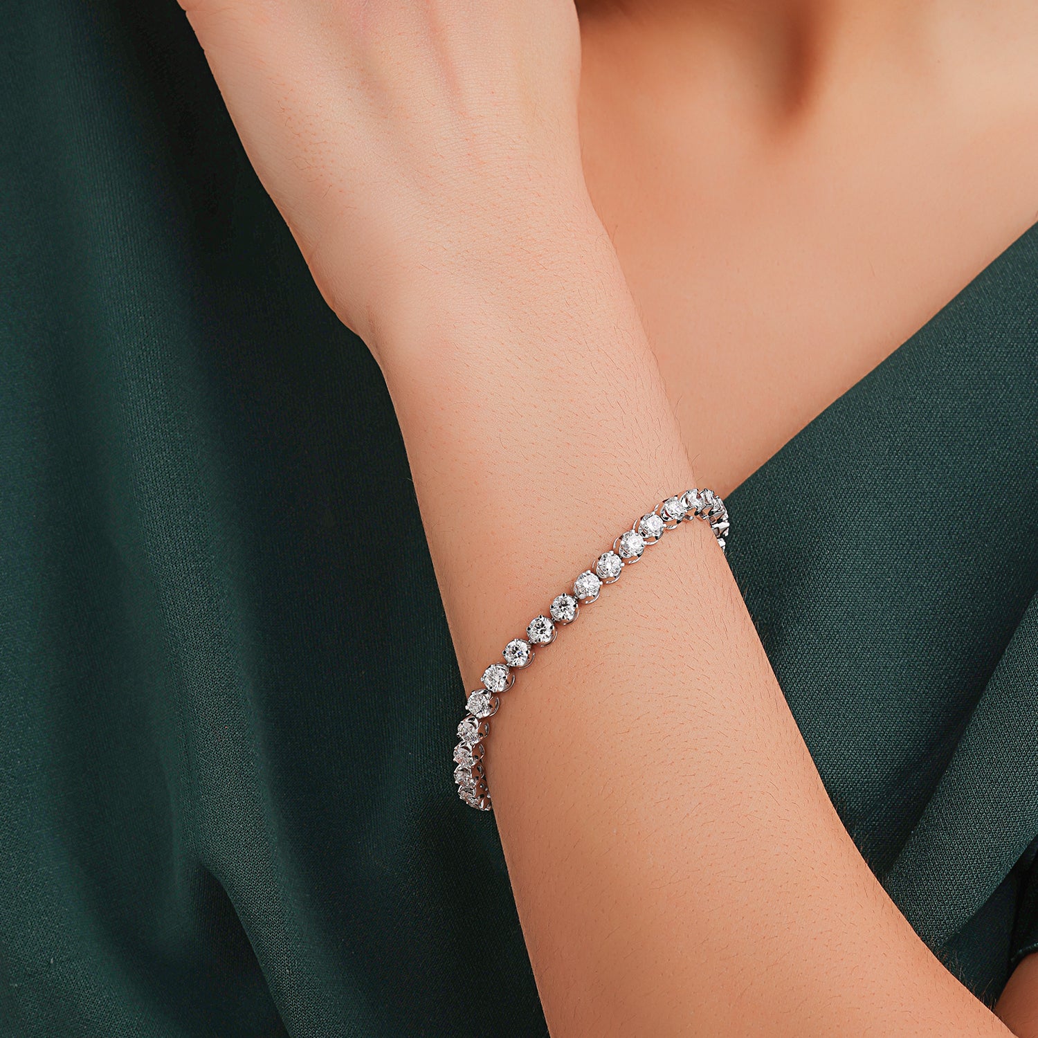 Lab Grown 8.560 Carat Round Brilliant Diamond Tennis Bracelet in 18 Karat White Gold | SKU : 0004933335