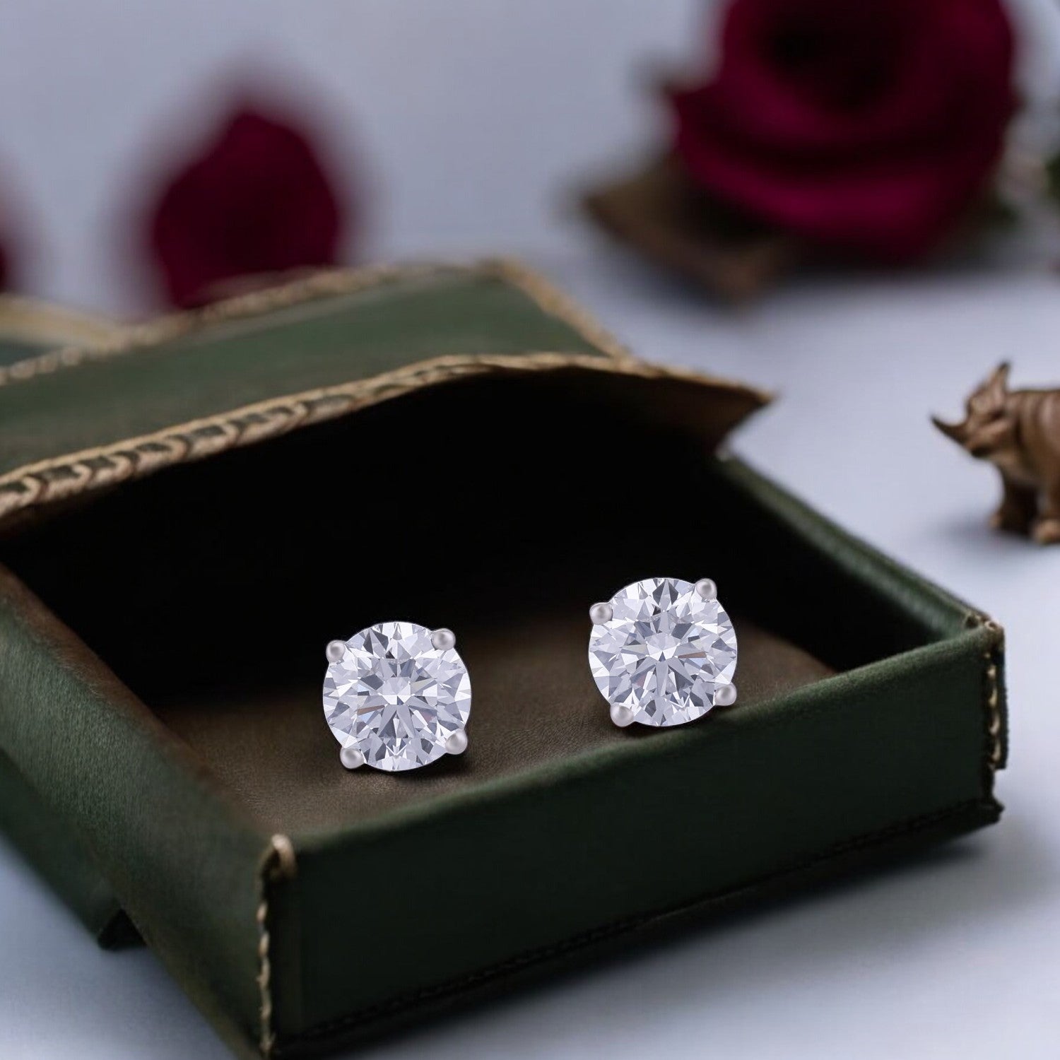 Lab Grown 3.000 Carat Diamond Stud Earrings in 18 Karat Gold | SKU : 0005059232