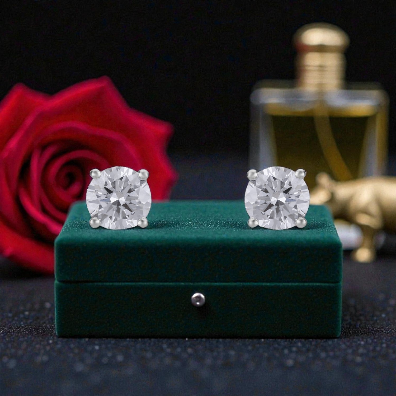 Lab Grown 1.510 Carat Round Brilliant Diamond Stud Earrings in 18 Karat Gold | SKU : 0005096039