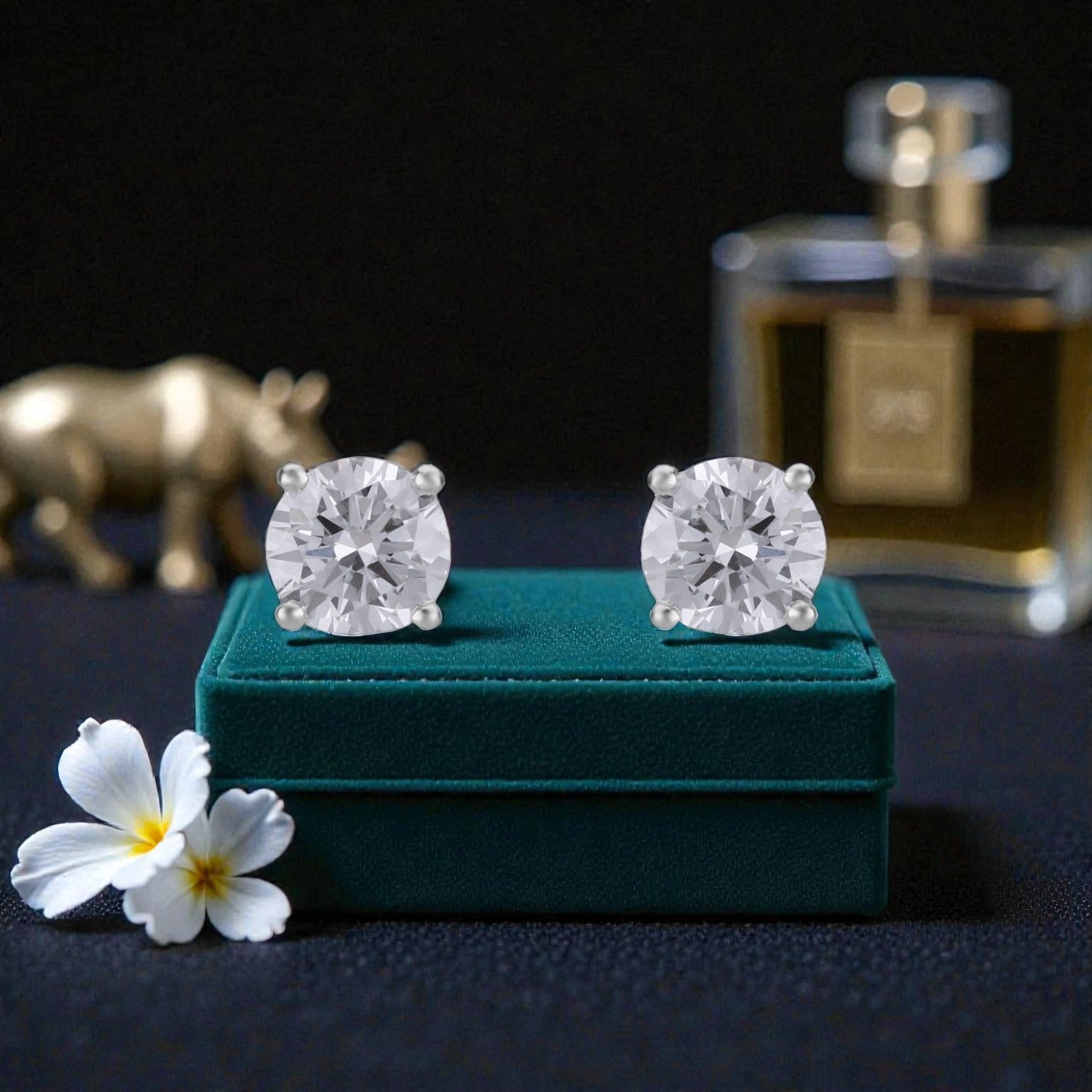 Lab Grown 1.08 Carat Round Brilliant Diamond Stud Earrings in 18 Karat Gold | SKU : 0005096107