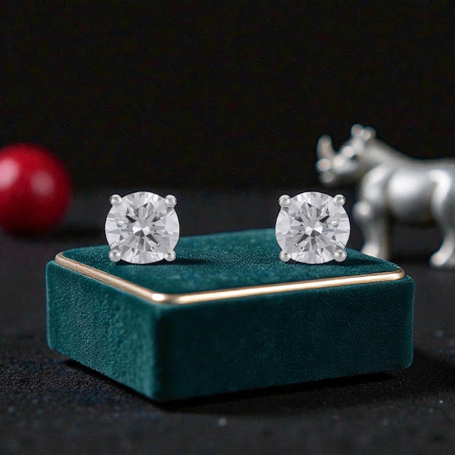 Lab Grown 1.52 Carat Round Brilliant Diamond Stud Earrings in 18 Karat Gold | SKU : 0005113422