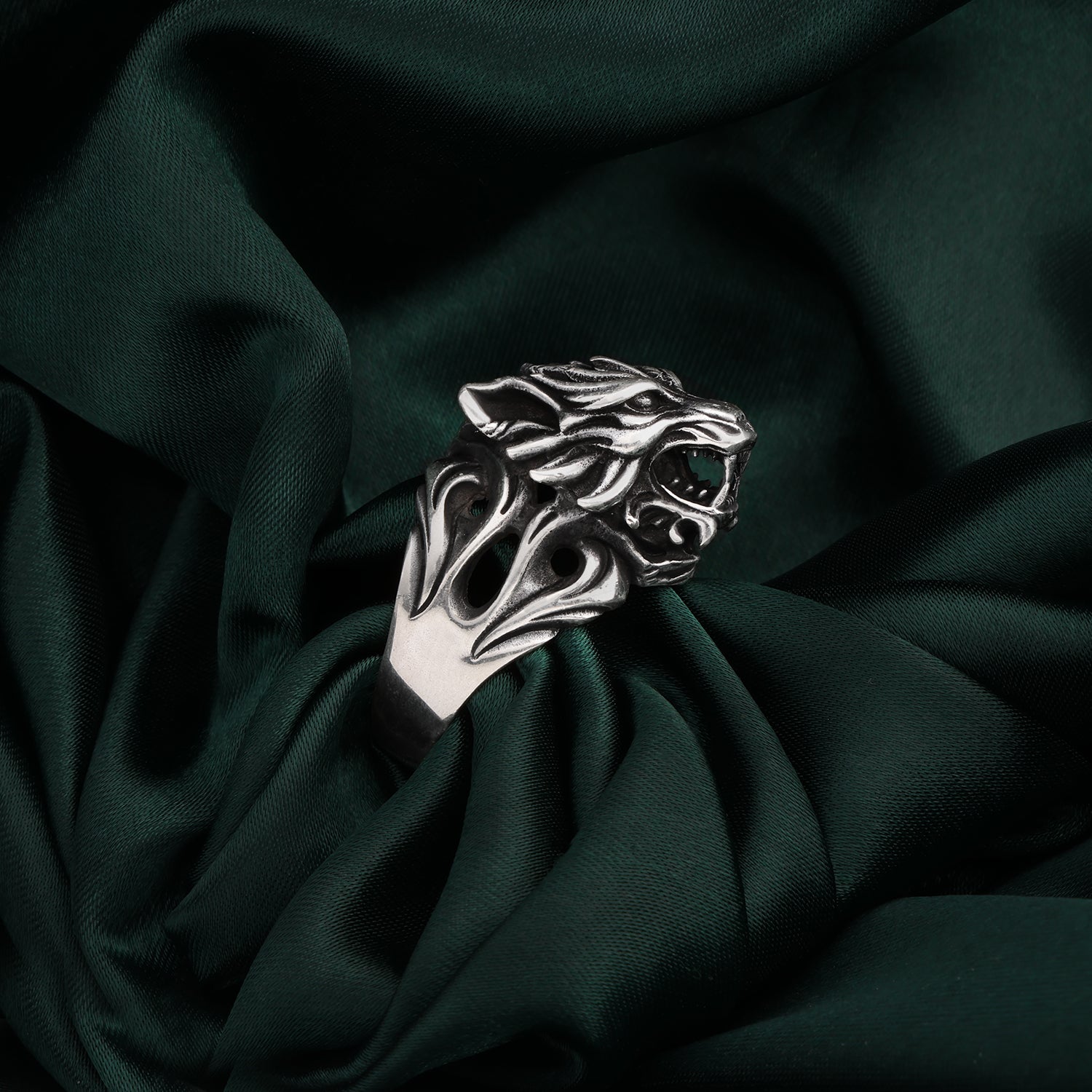 REGAL ROAR OXIDIZED RING |SKU: 0018865462 - crash.club by CKC
