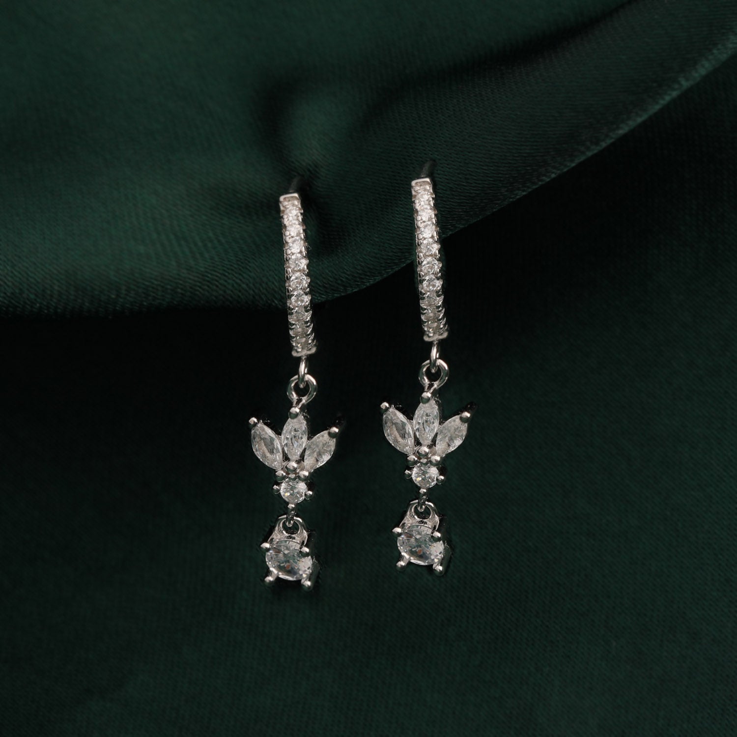 STERLING SILVER EARLOOPS | SKU : 0018945447, 0003084946, 0003084960, 0018945461, 0018945560, 0018945577, 0018945478, 0003084588, 0003084939, 0003084595, 0018945584, 0018945454, 0003084922, 0003084953, 0018945485 - crash.club by CKC