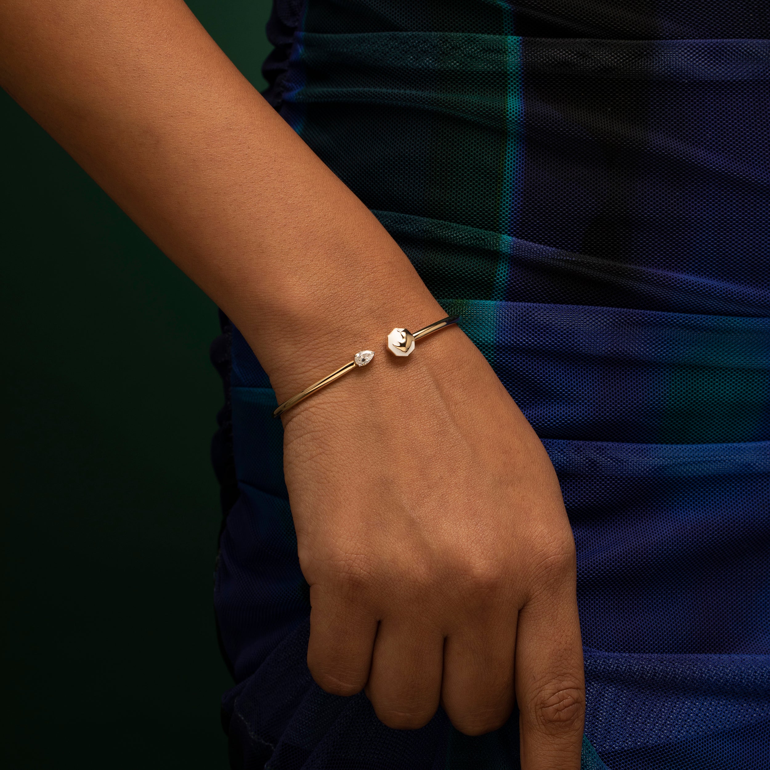 Pear Cut 0.33 Carat Rhino Motif Chic Lab-Grown Diamond Gold Bangle | SKU: 0019359830