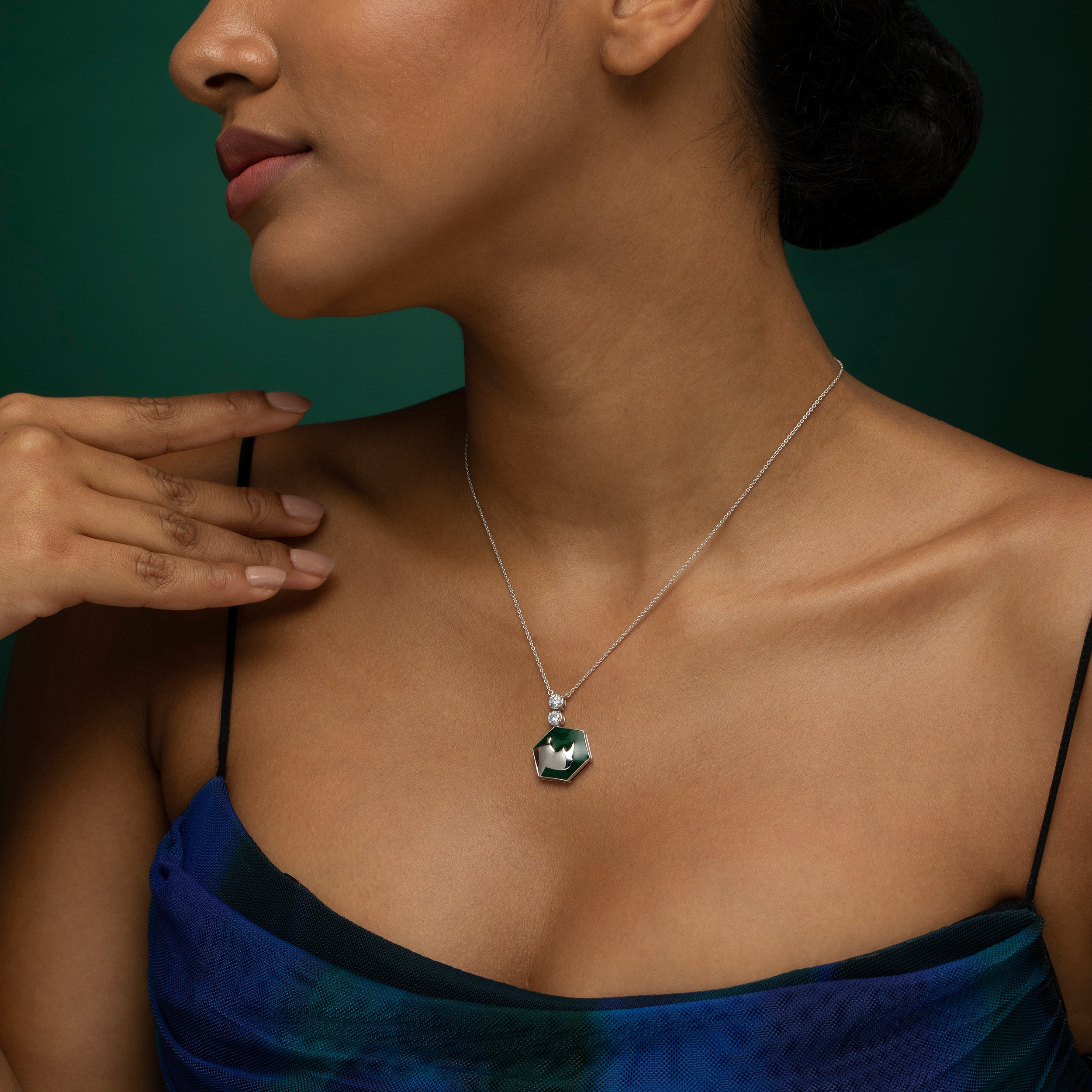 Round Brilliant 0.626 Carat Green Rhino Engraving Lab Grown Diamond Pendant| SKU : 0019473482 - crash.club by CKC