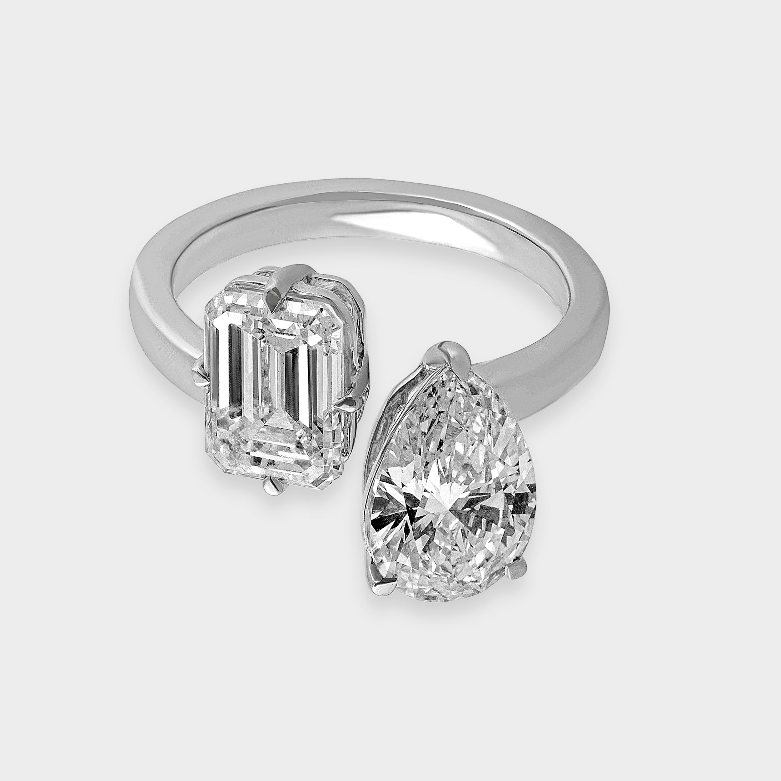 Emerald and Pear-Shaped 4.09 Carat Lab-Grown Diamond Solitaire Ring in 18K White Gold | SKU : 0020697396