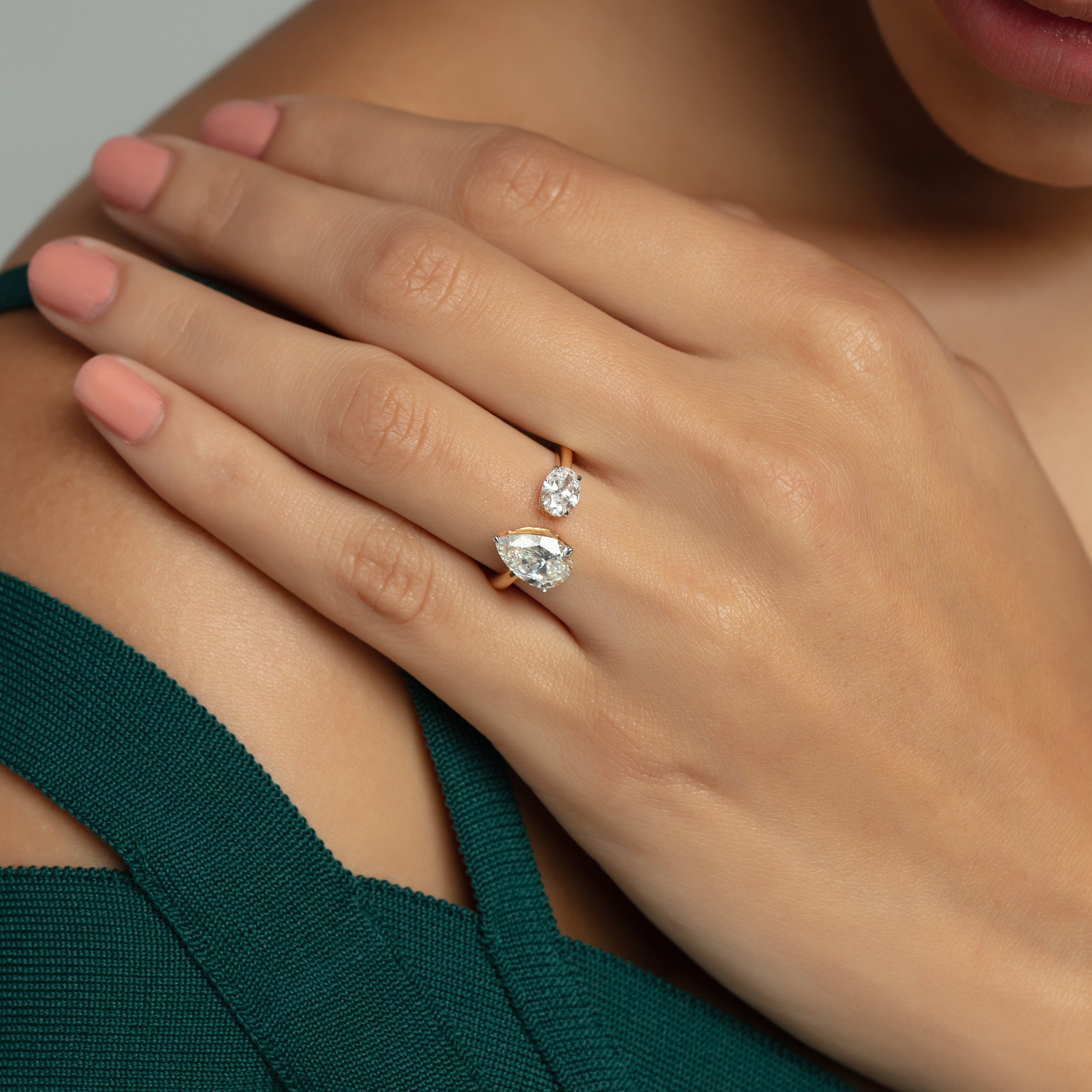 Pear and Oval-Shaped 2.12 Carat Lab-Grown Diamond Solitaire Ring in 18K Gold | SKU : 0020705671