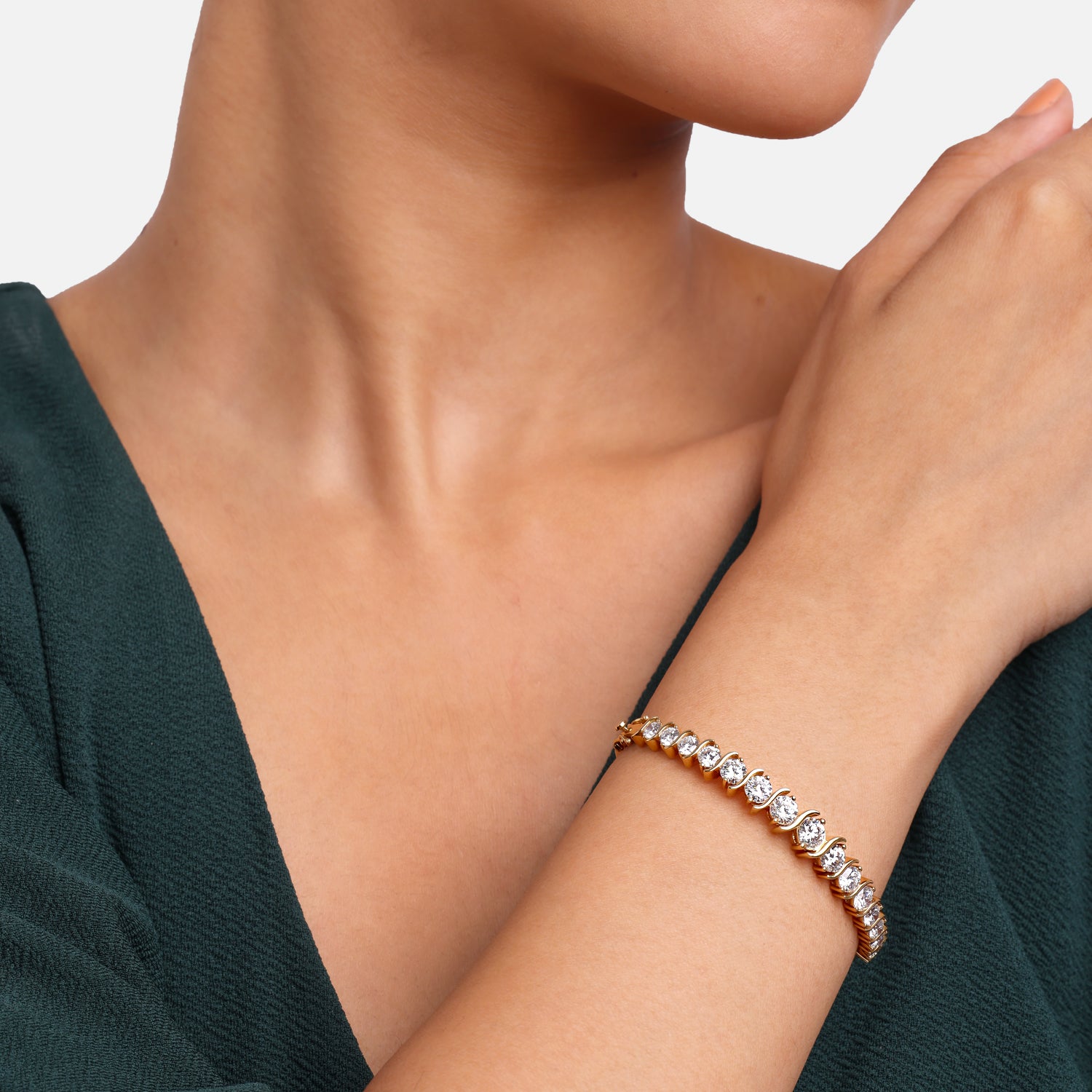 Round Brilliant 5.900 Carat Lab Grown Diamond Bangle in Gold | SKU : 0021071027