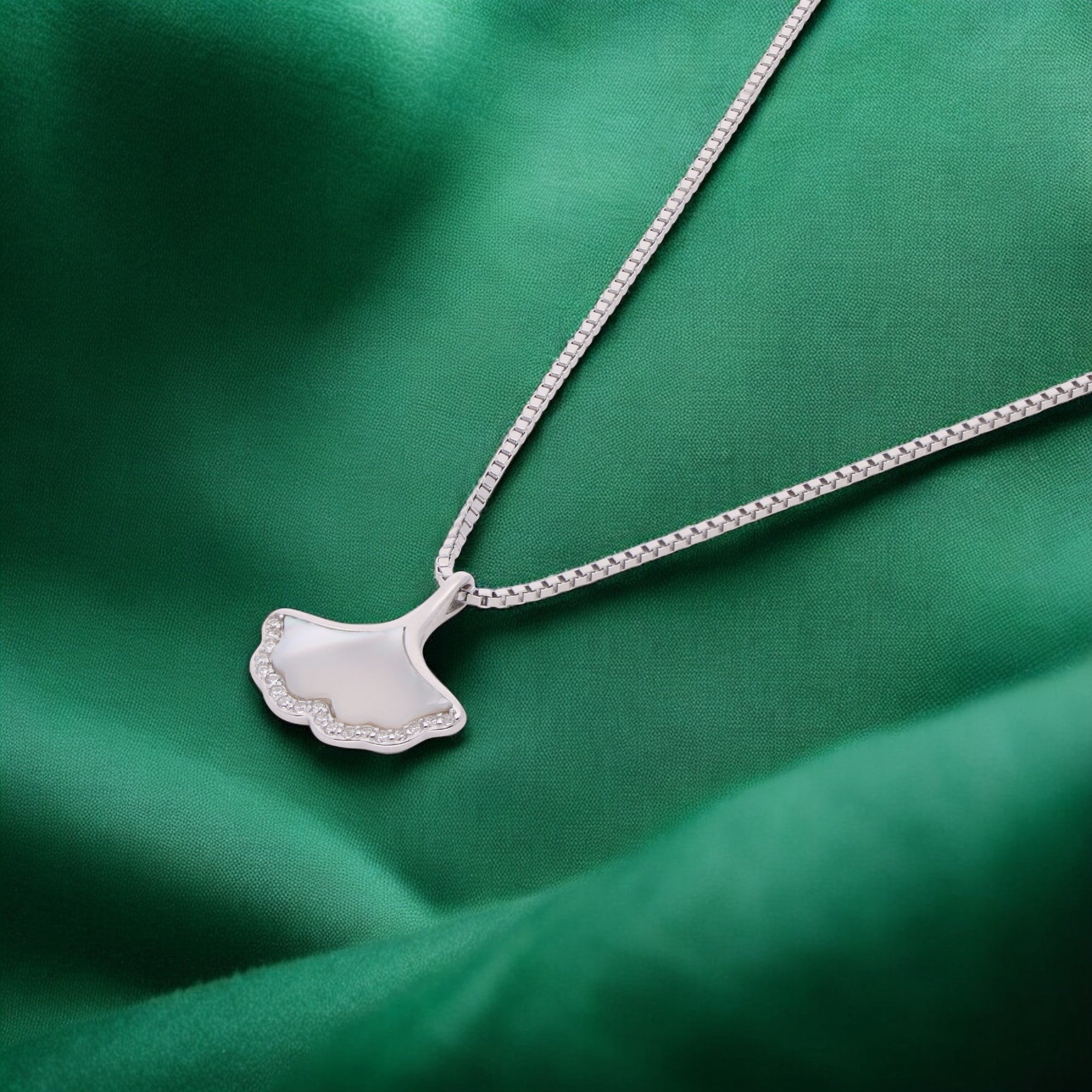 Silver Grace Lightweight Pendant | SKU : 0021129889, 0021129926, 0021129919, 0021129902, 0021129896, 0021129872, 0003524169, 0003524152