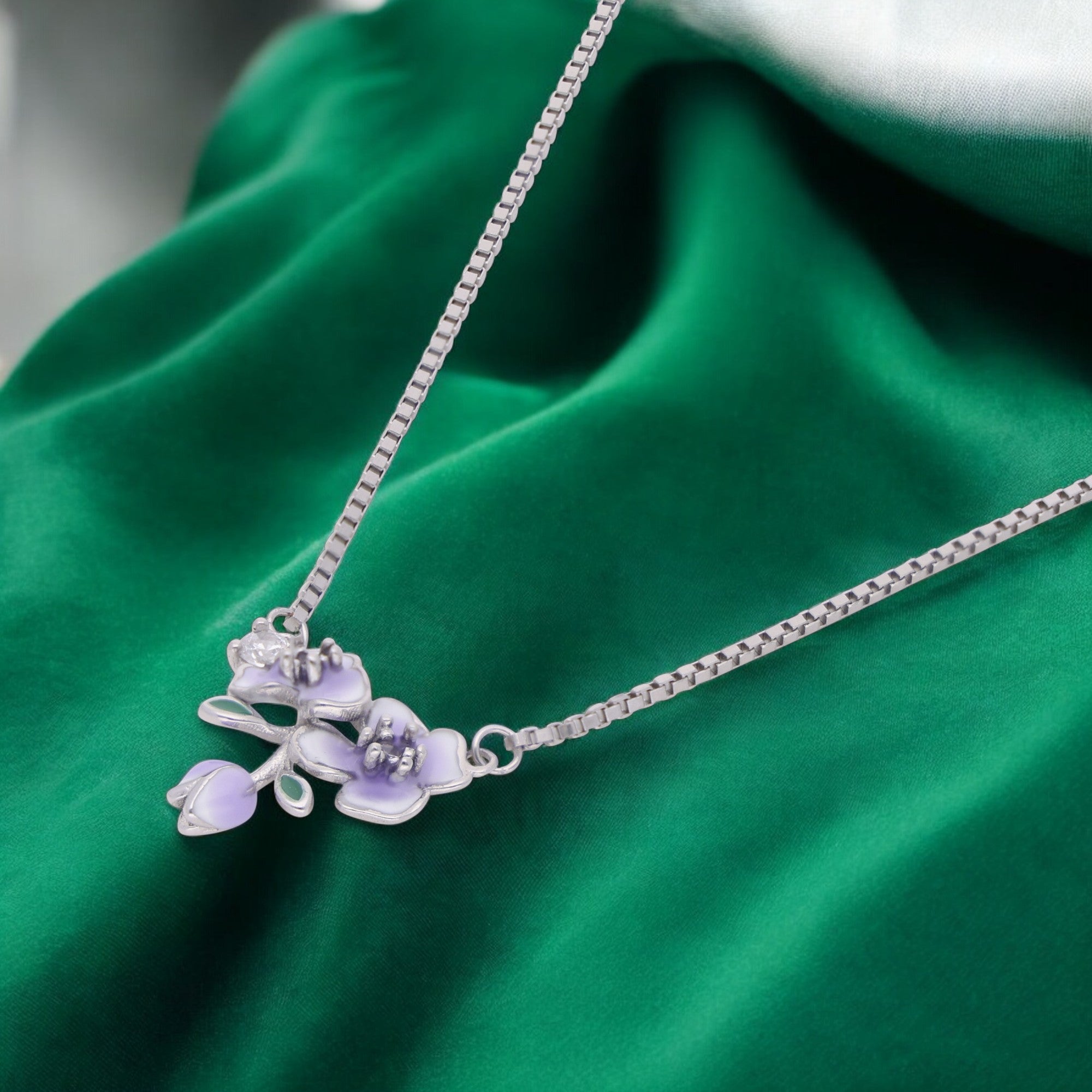 Enchanted Blossom Floral Pendant Necklace – A Touch of Nature’s Elegance | SKU : 0021130175, 0021130281, 0021130311, 0021130199, 0021130182