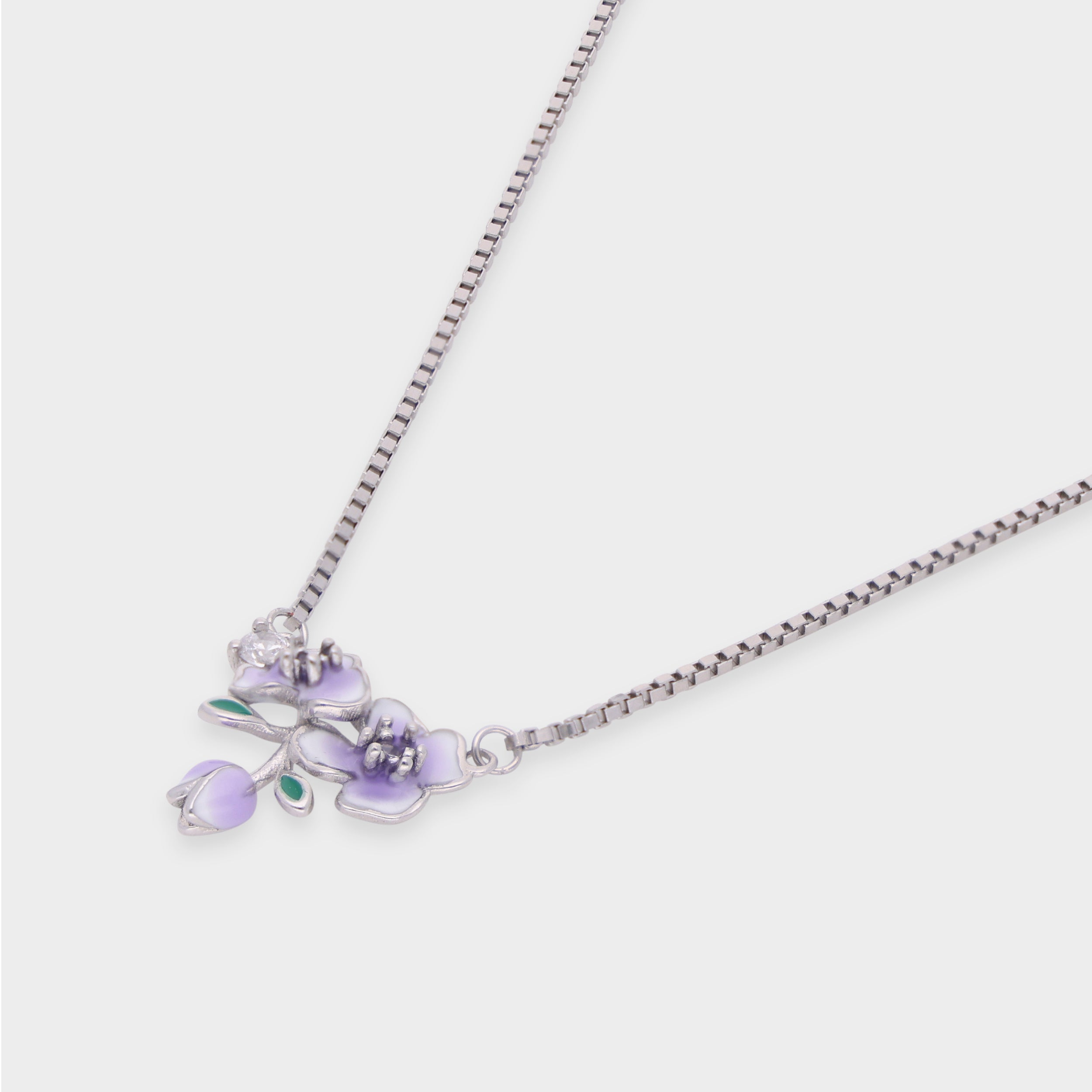 Enchanted Blossom Floral Pendant Necklace – A Touch of Nature’s Elegance | SKU : 0021130175, 0021130281, 0021130311, 0021130199, 0021130182
