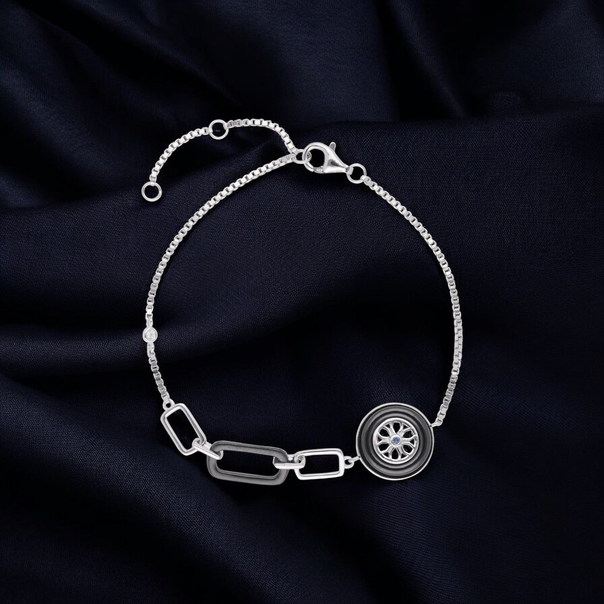 Modern Chain Fusion Bracelet – A Bold Expression of Contemporary Elegance | SKU : 0021131844, 0021131837, 0021131820, 0021131813