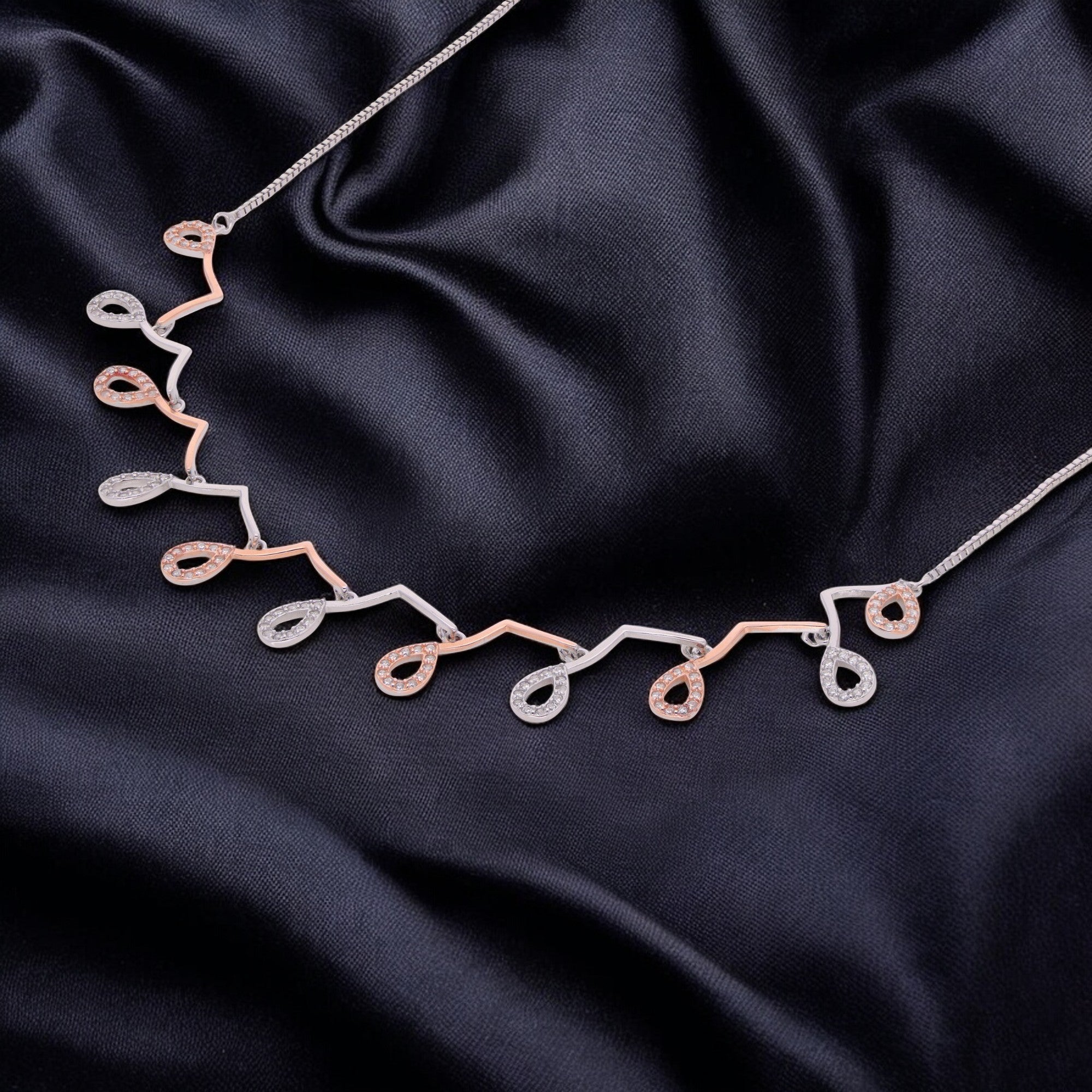 Midnight Glow Necklace | SKU : 0021142970