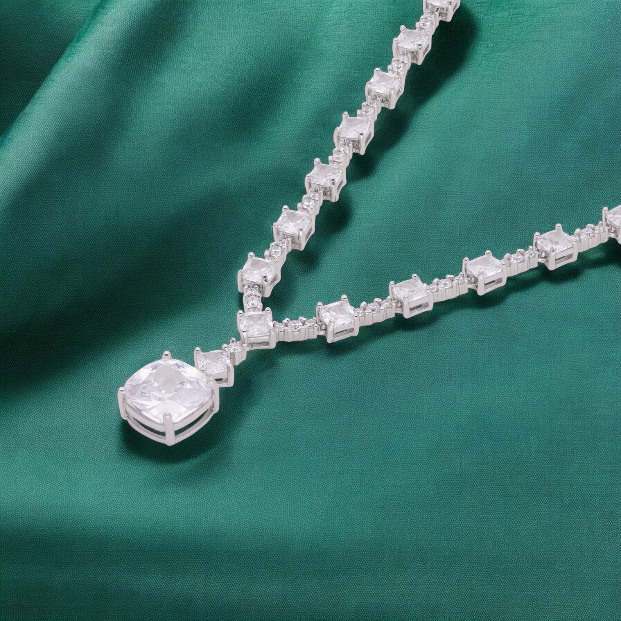 Regal Diamond Motif Silver Necklace | SKU : 0021143113