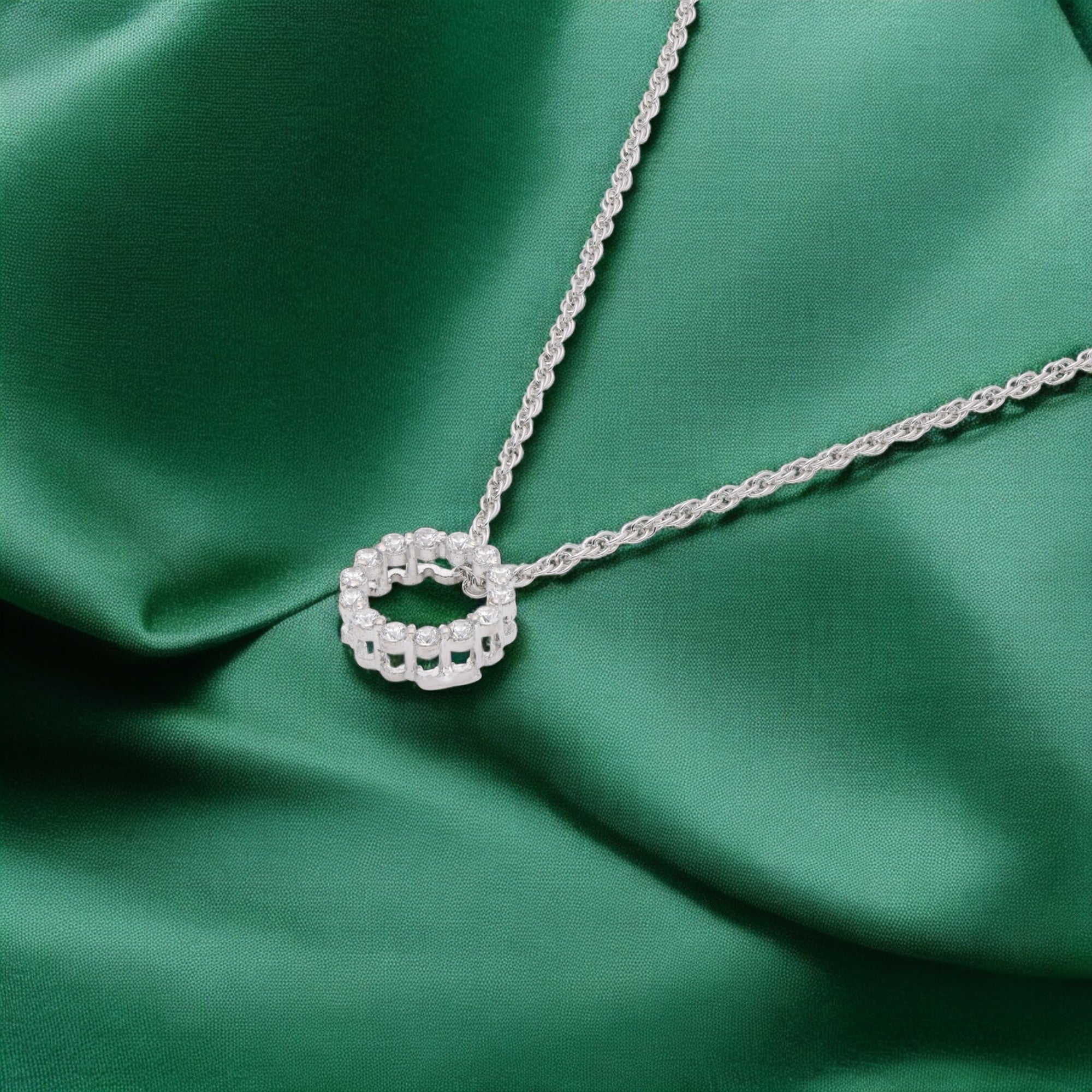 Circle of Brilliance Pendant Necklace in Sterling Silver | SKU : 0003579428, 0021424489, 0021424496