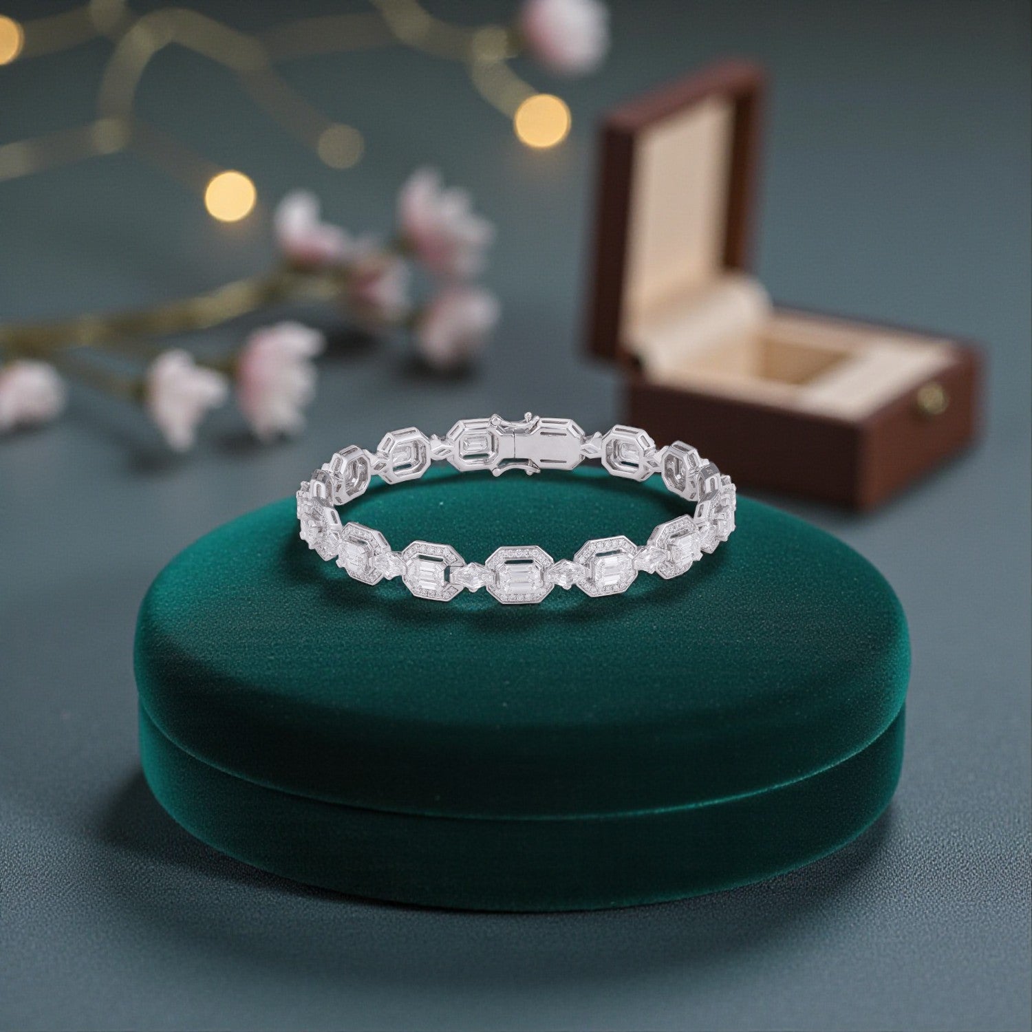 Imperial Grace Round Brilliant, Lozenge Blunt-Cut & Heritage Emerald-Cut Lab-Grown Diamond Bracelet | SKU : 0021986345, 0004677642