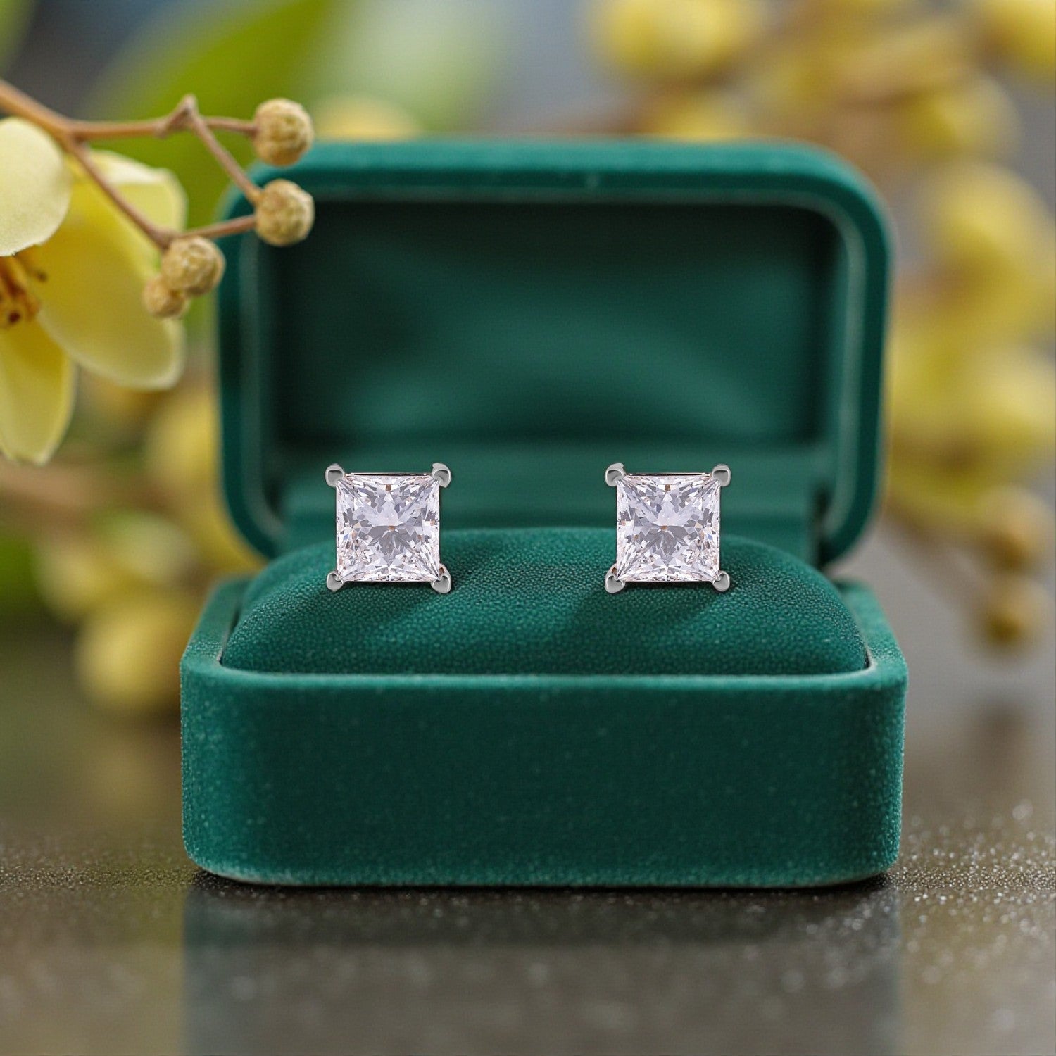 Princess-Cut Lab-Grown Diamond Stud Earrings in 18K Yellow Gold | SKU : 0004953623