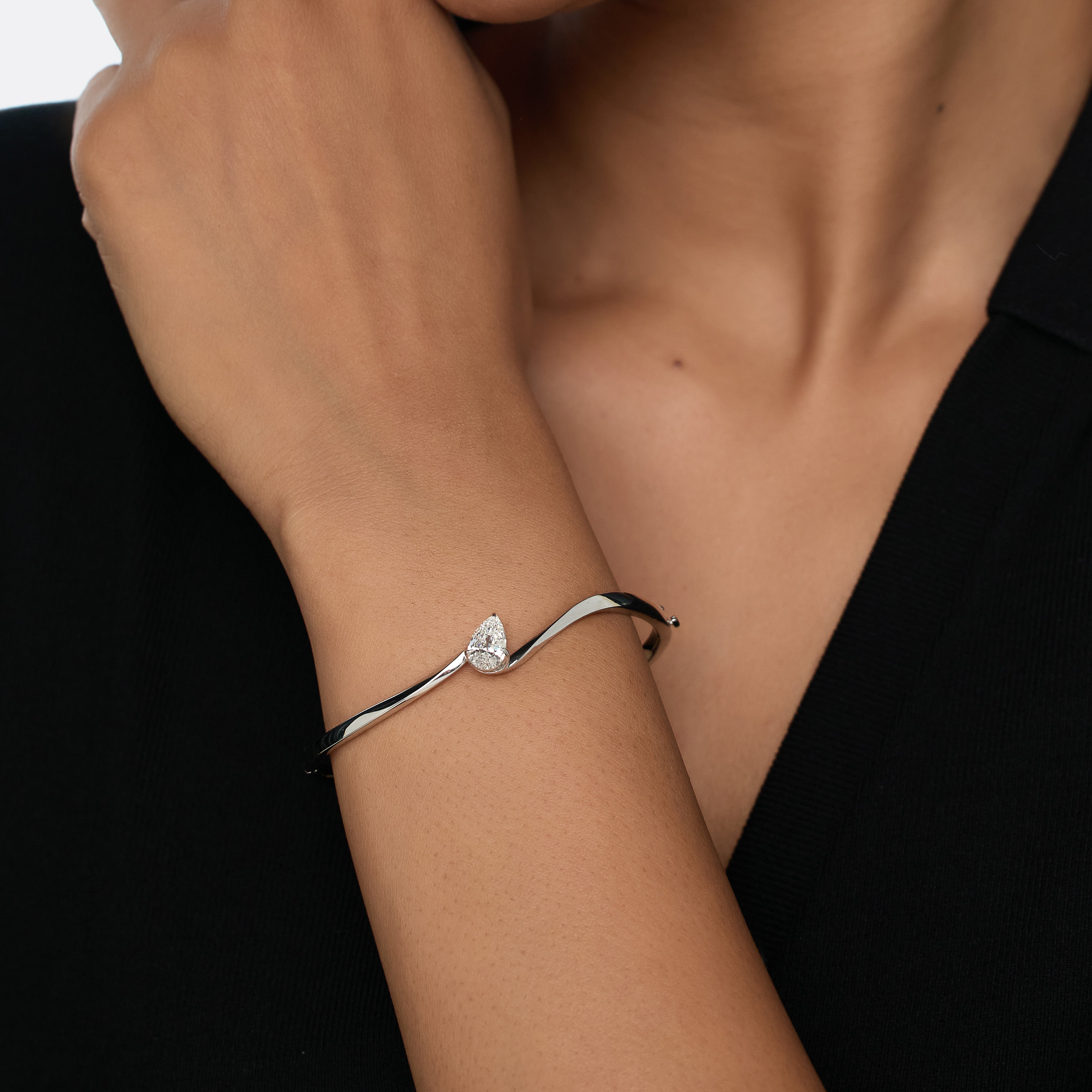 White Gold Bangle with Pear Step-Cut Lab-Grown Diamond | SKU : 0021938757