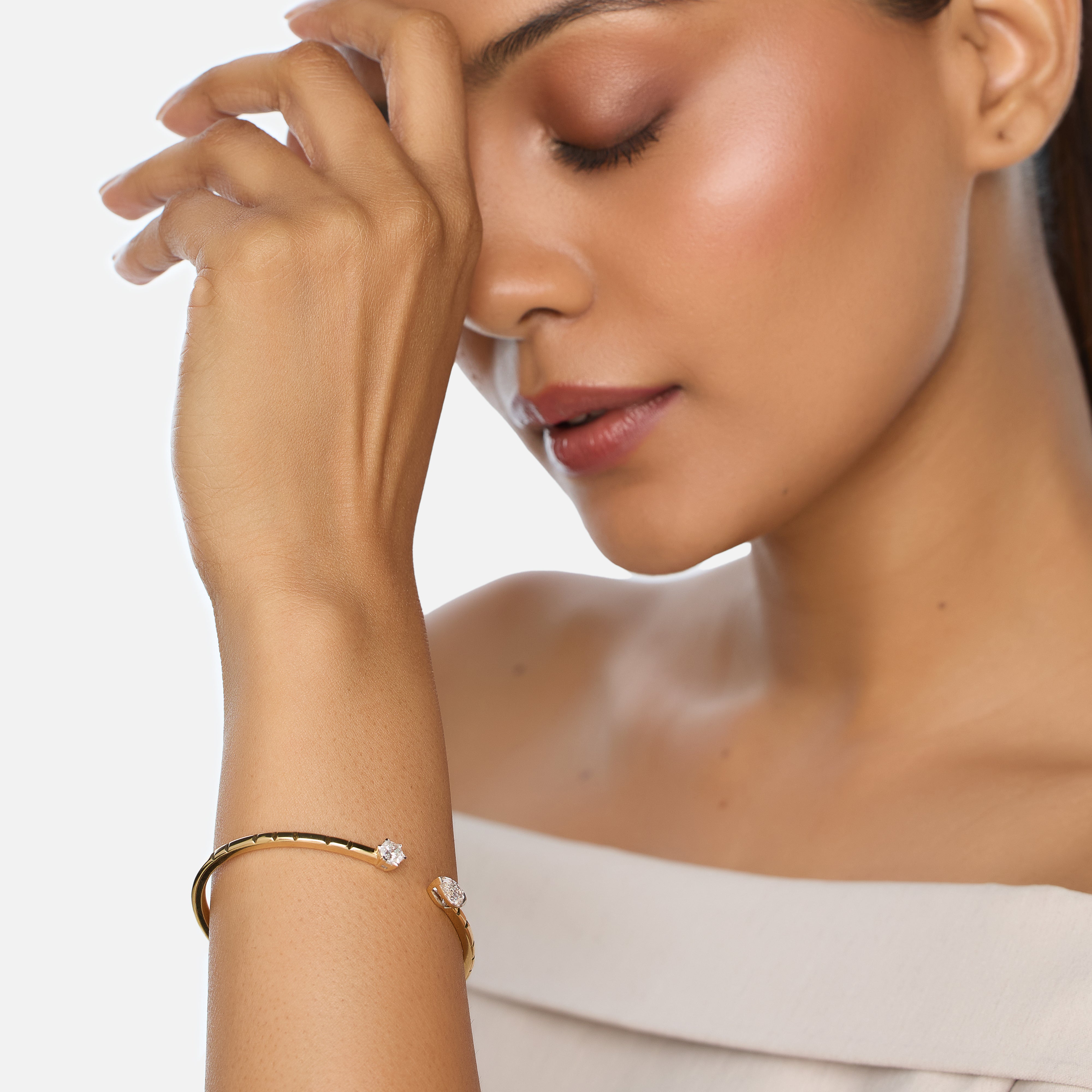 Yellow Gold Bangle with Pear Step-Cut and Hexagon Brilliant-Cut Lab-Grown Diamond Accents | SKU : 0021924002
