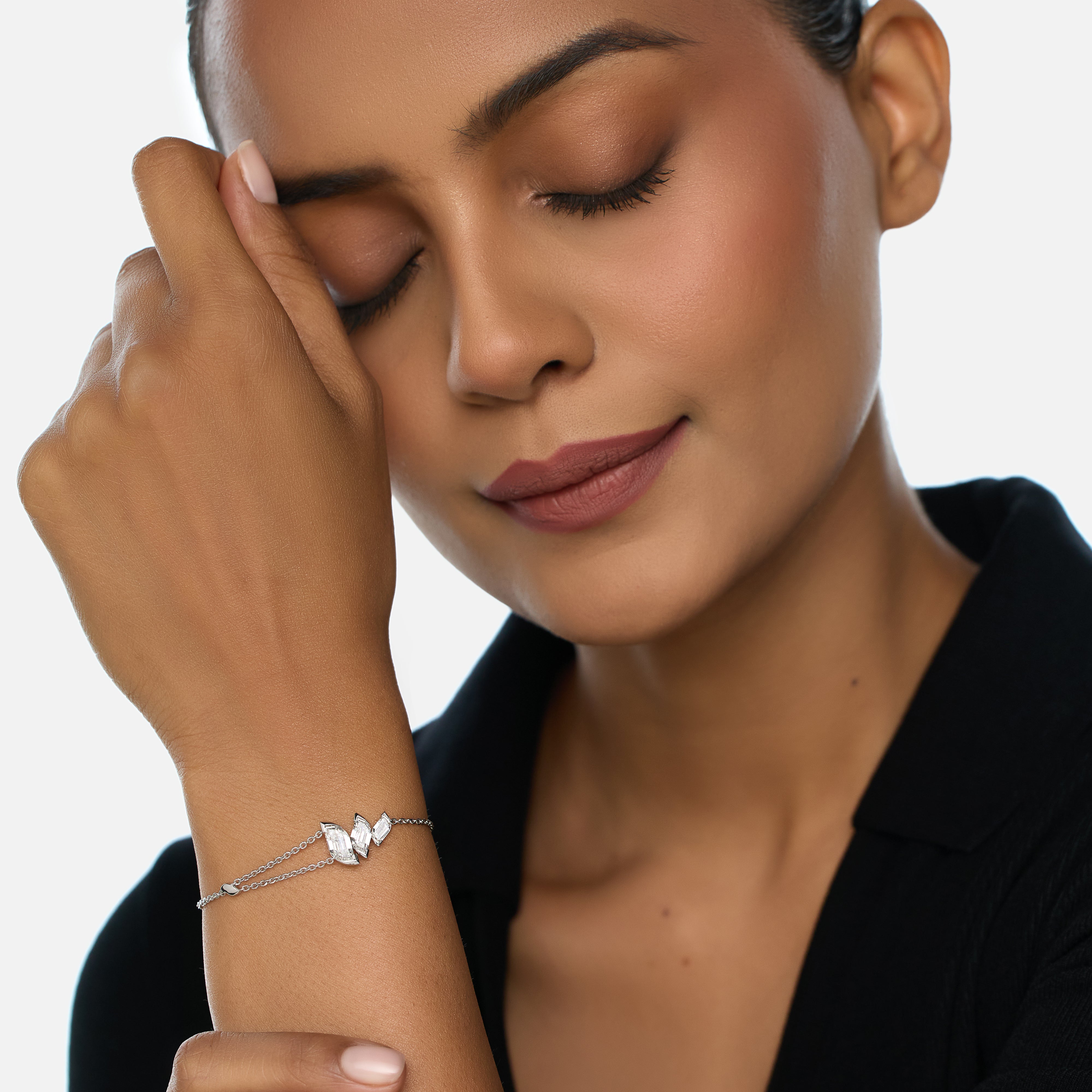 Delicate Gold Bracelet Adorned with Flame-Cut Lab-Grown Diamonds | SKU : 0021971297