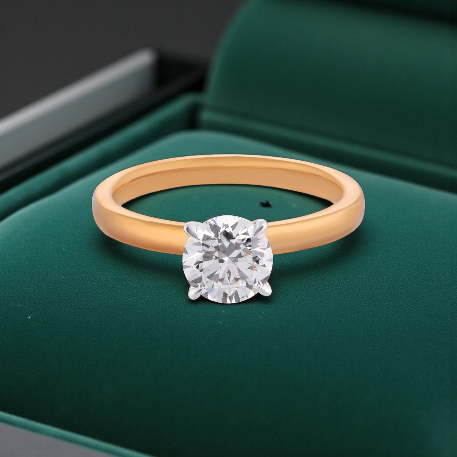 Radiant Round Brilliant Lab-Grown Diamond Solitaire Ring in Yellow Gold | SKU : 0004952831