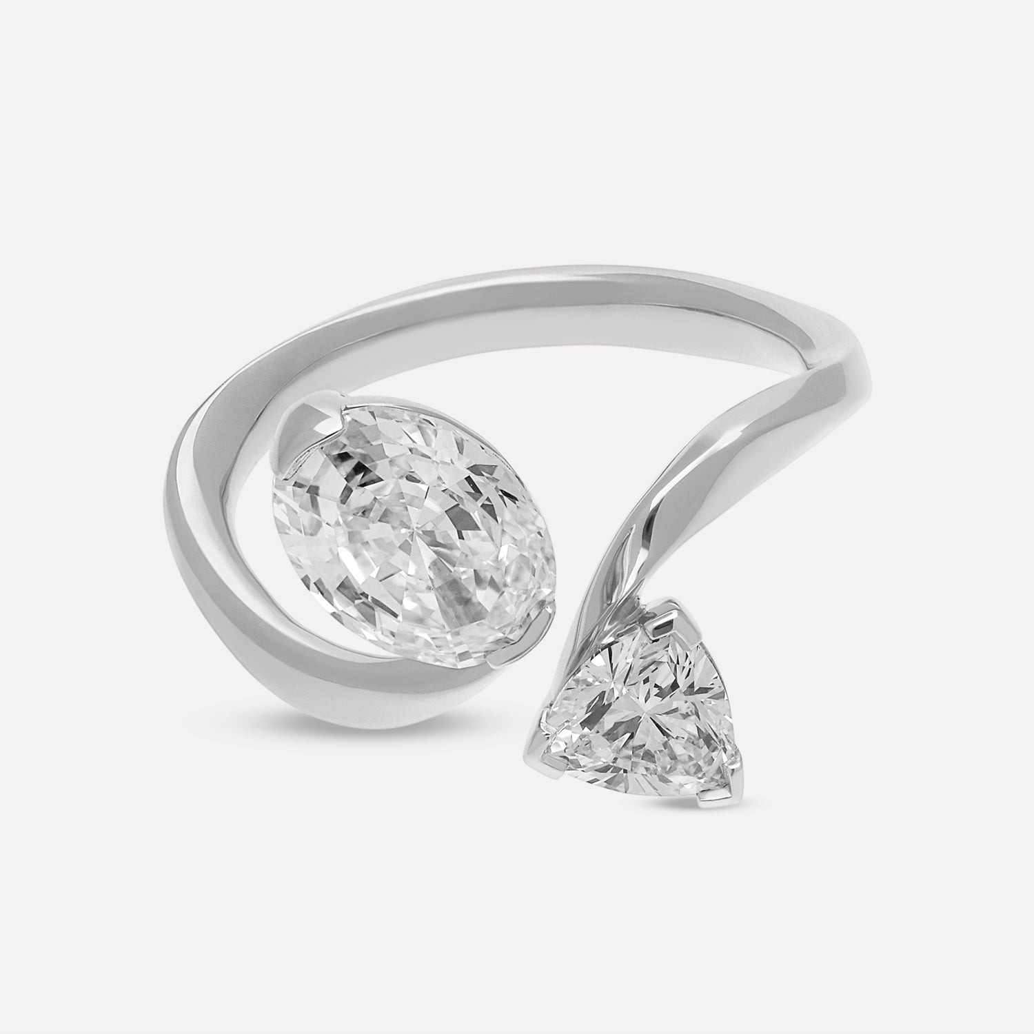 Sculptural Gold Ring with Oval Step Cut and Trillion Curved Lab-Grown Diamonds | SKU : 0021961328