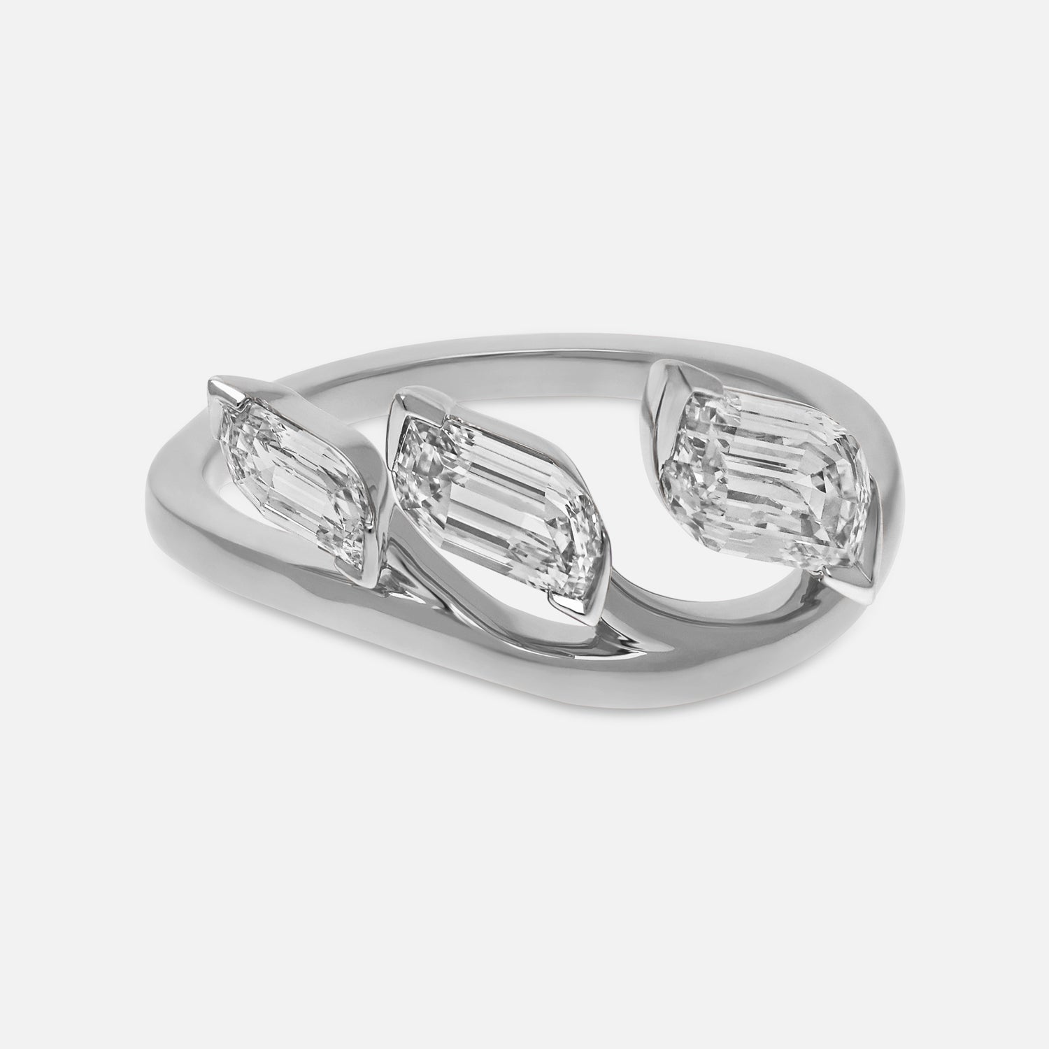 Gold Ring with Graduated Flame Cut Lab-Grown Diamonds | SKU : 0021961823