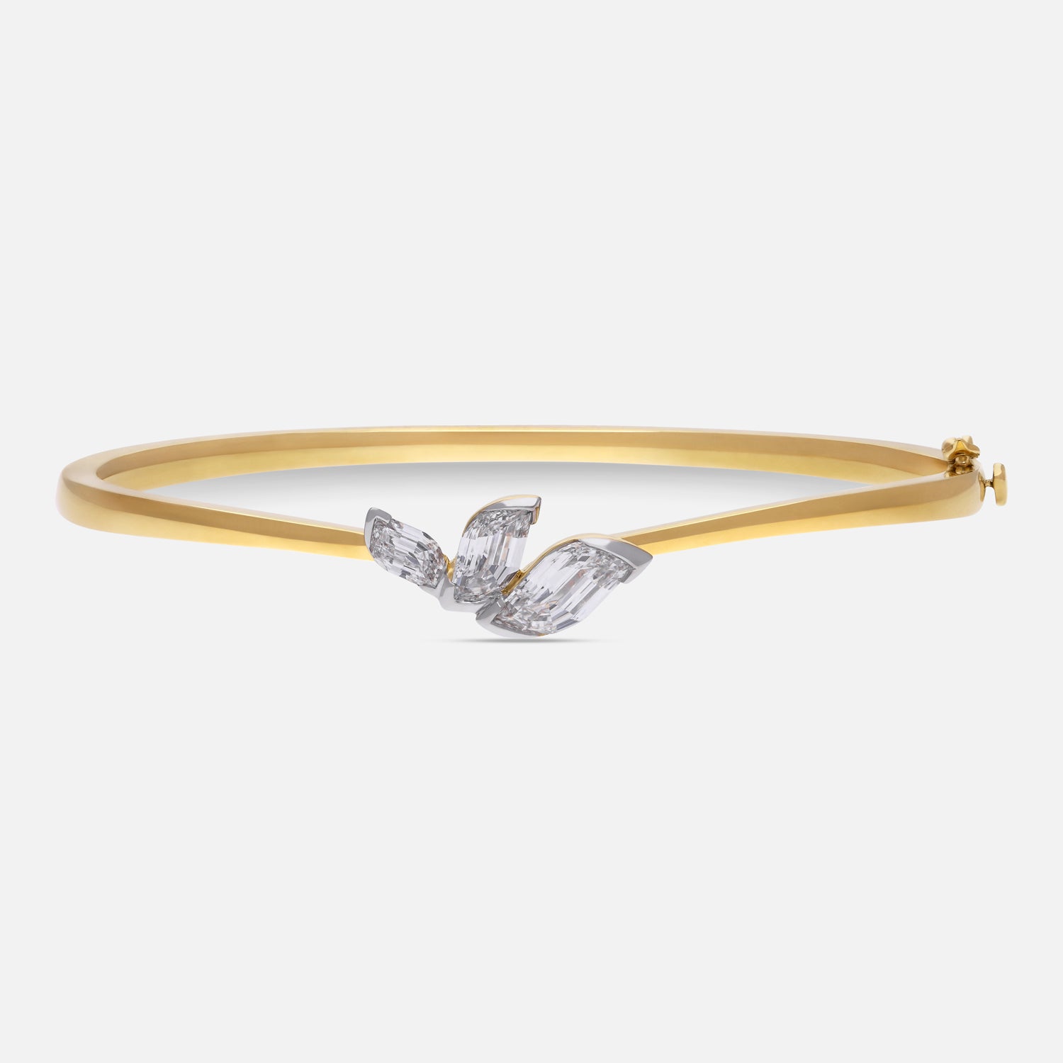 Yellow Gold Bangle with Tapered Flame-Cut Lab-Grown Diamonds | SKU : 0021924019