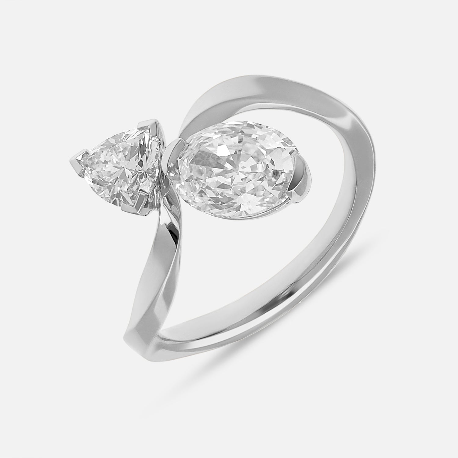 Sculptural Gold Ring with Oval Step Cut and Trillion Curved Lab-Grown Diamonds | SKU : 0021961328