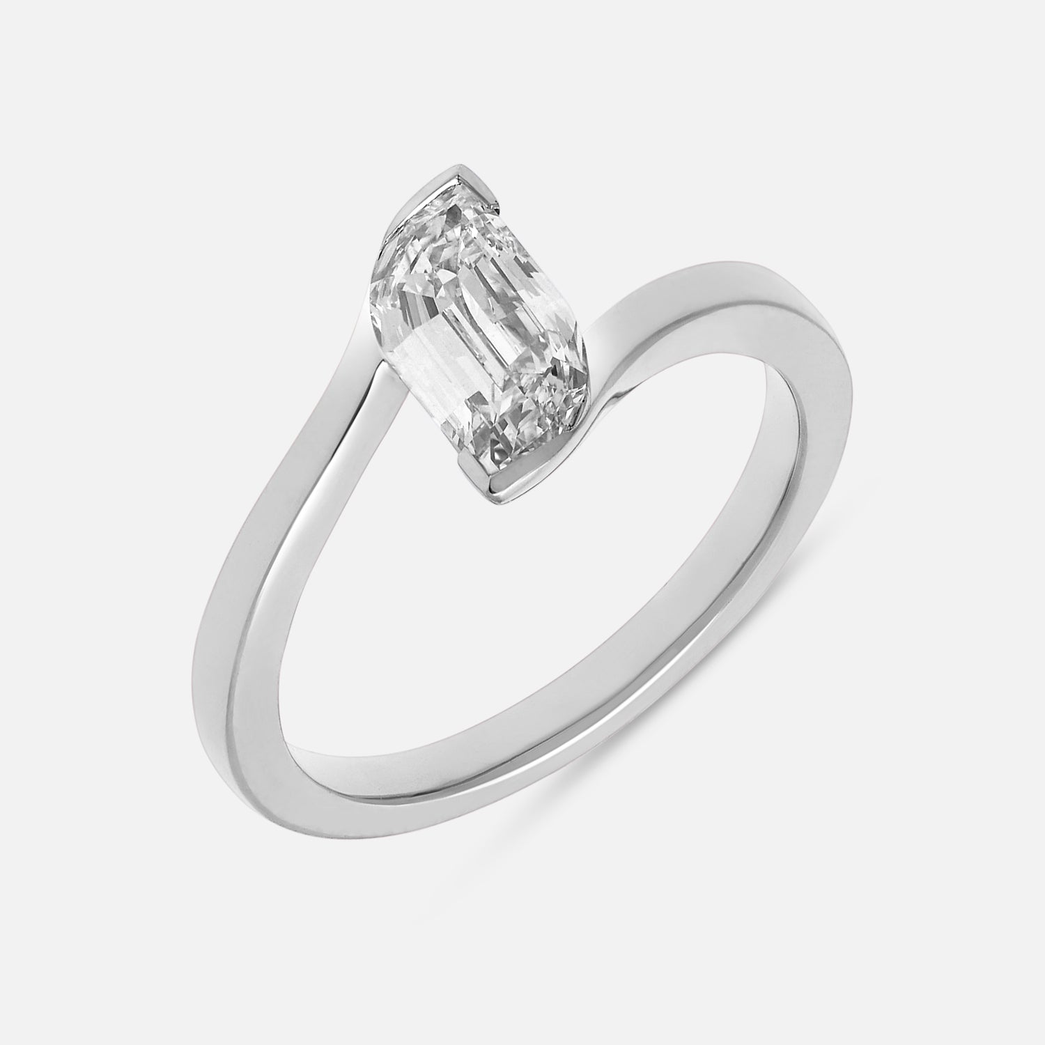 Sleek Gold Ring with Captivating Flame-Cut Lab-Grown Diamond | SKU : 0021960178