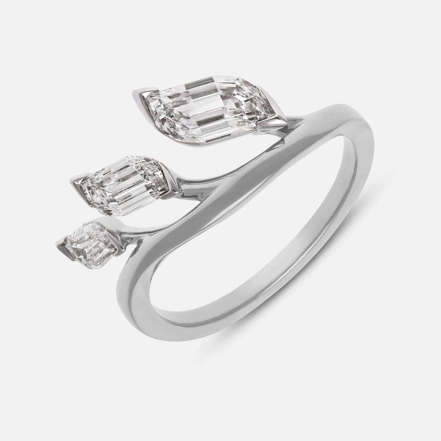 Gold Ring with Graduated Flame Cut Lab-Grown Diamonds | SKU : 0021961823