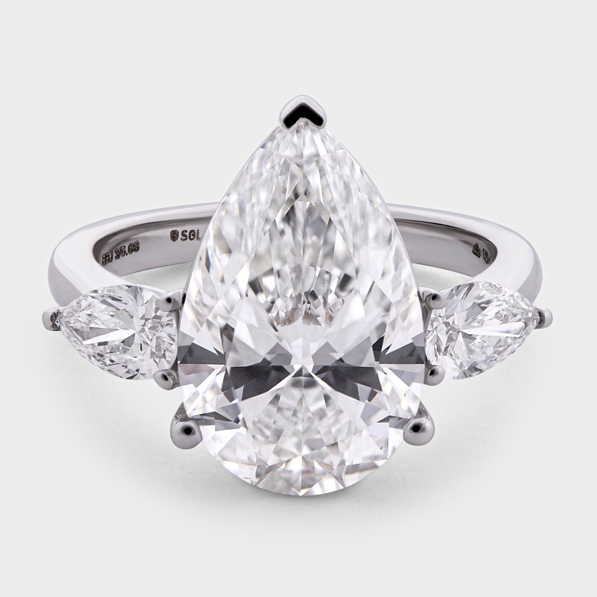 White Gold Ring with Pear Cut 5.66 Carat Lab-Grown Solitaire Diamond | SKU : 0020245993 - crash.club by CKC
