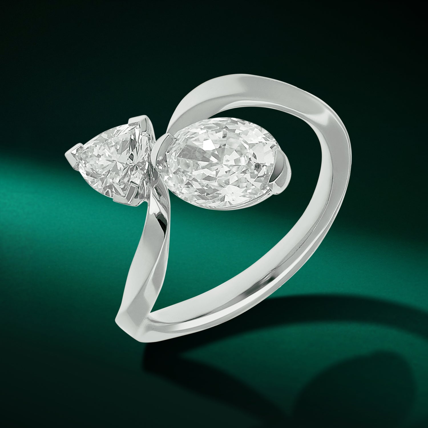 Sculptural Gold Ring with Oval Step Cut and Trillion Curved Lab-Grown Diamonds | SKU : 0021961328