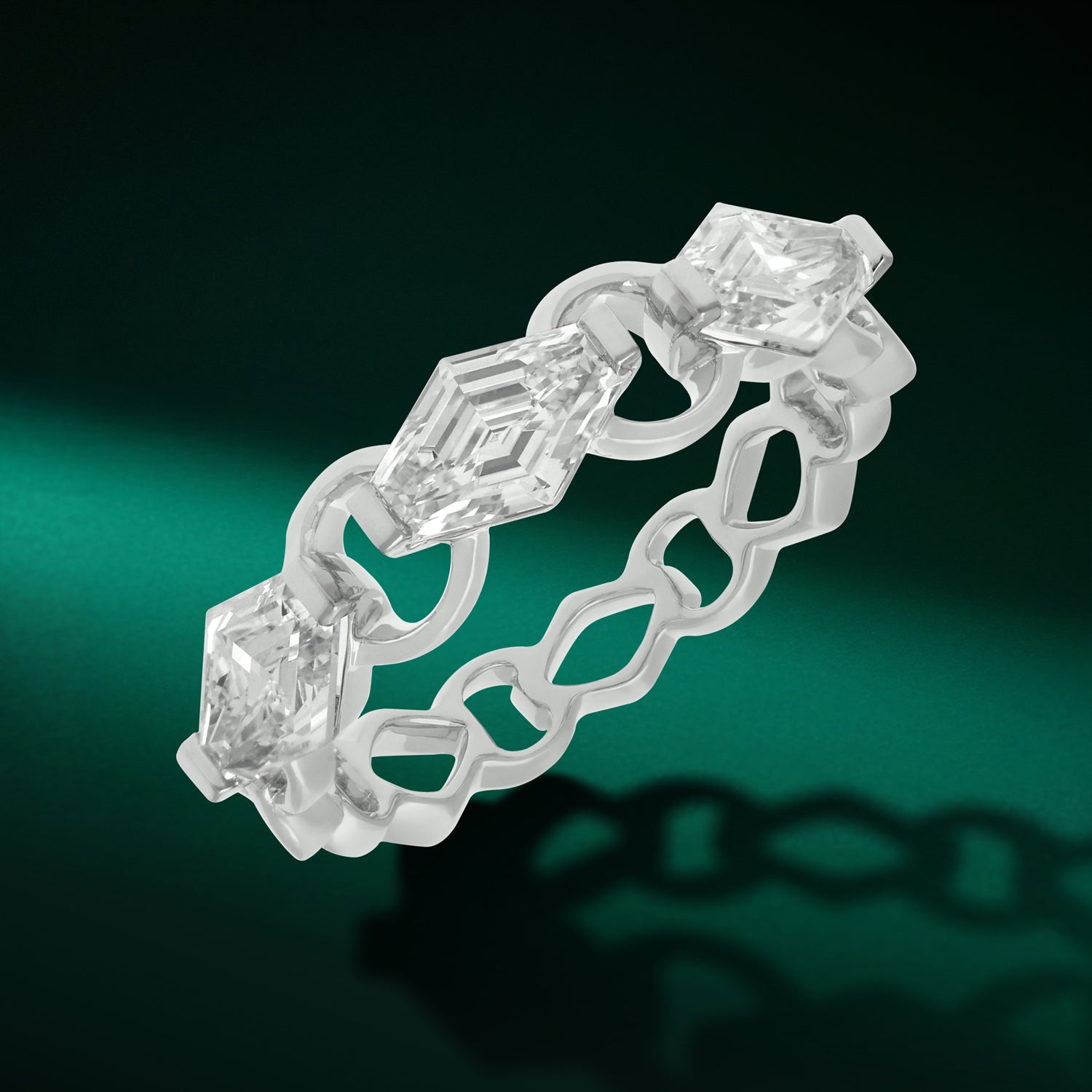 Gold Band Ring with Lozenge Cut Lab-Grown Diamonds | SKU : 0021961816