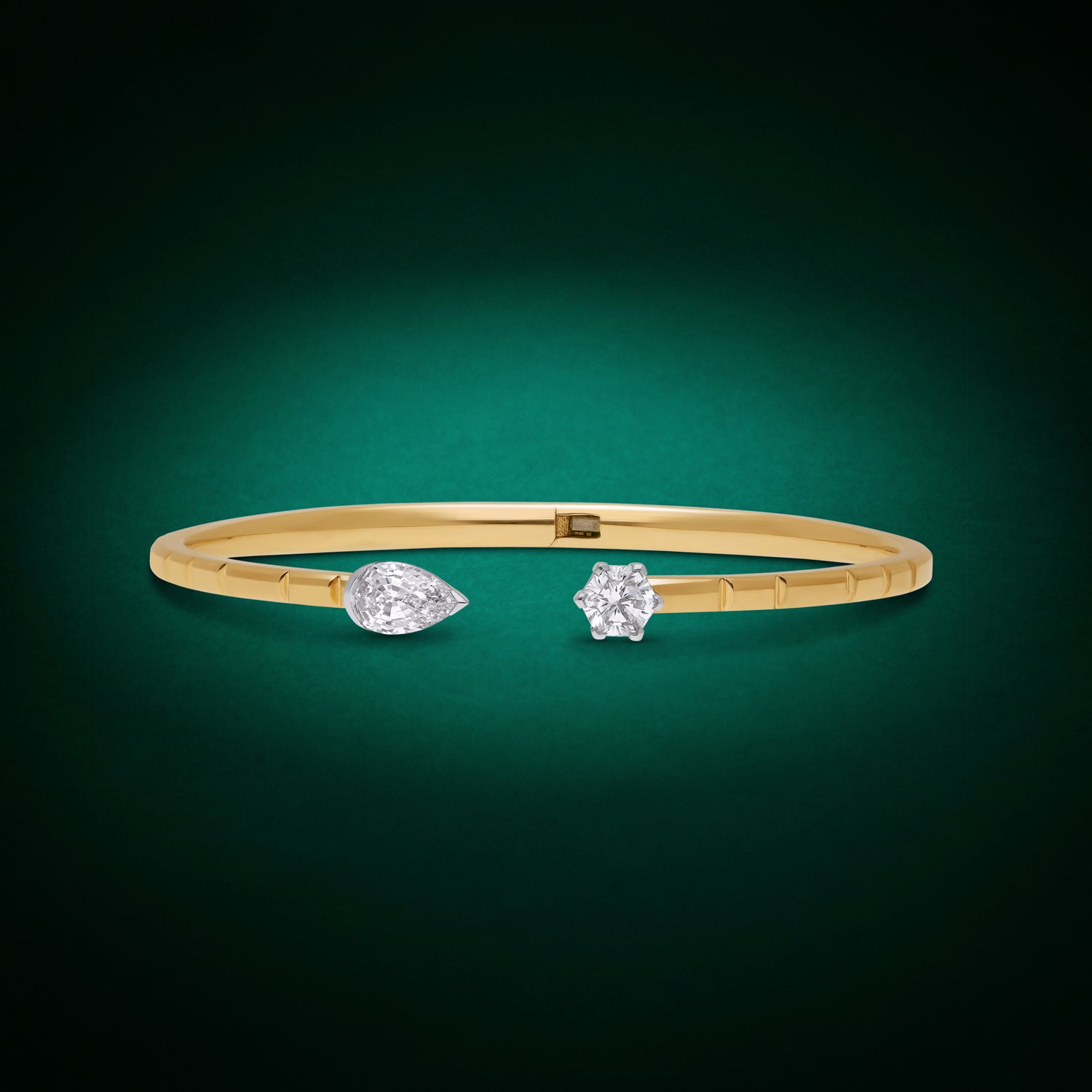 Yellow Gold Bangle with Pear Step-Cut and Hexagon Brilliant-Cut Lab-Grown Diamond Accents | SKU : 0021924002