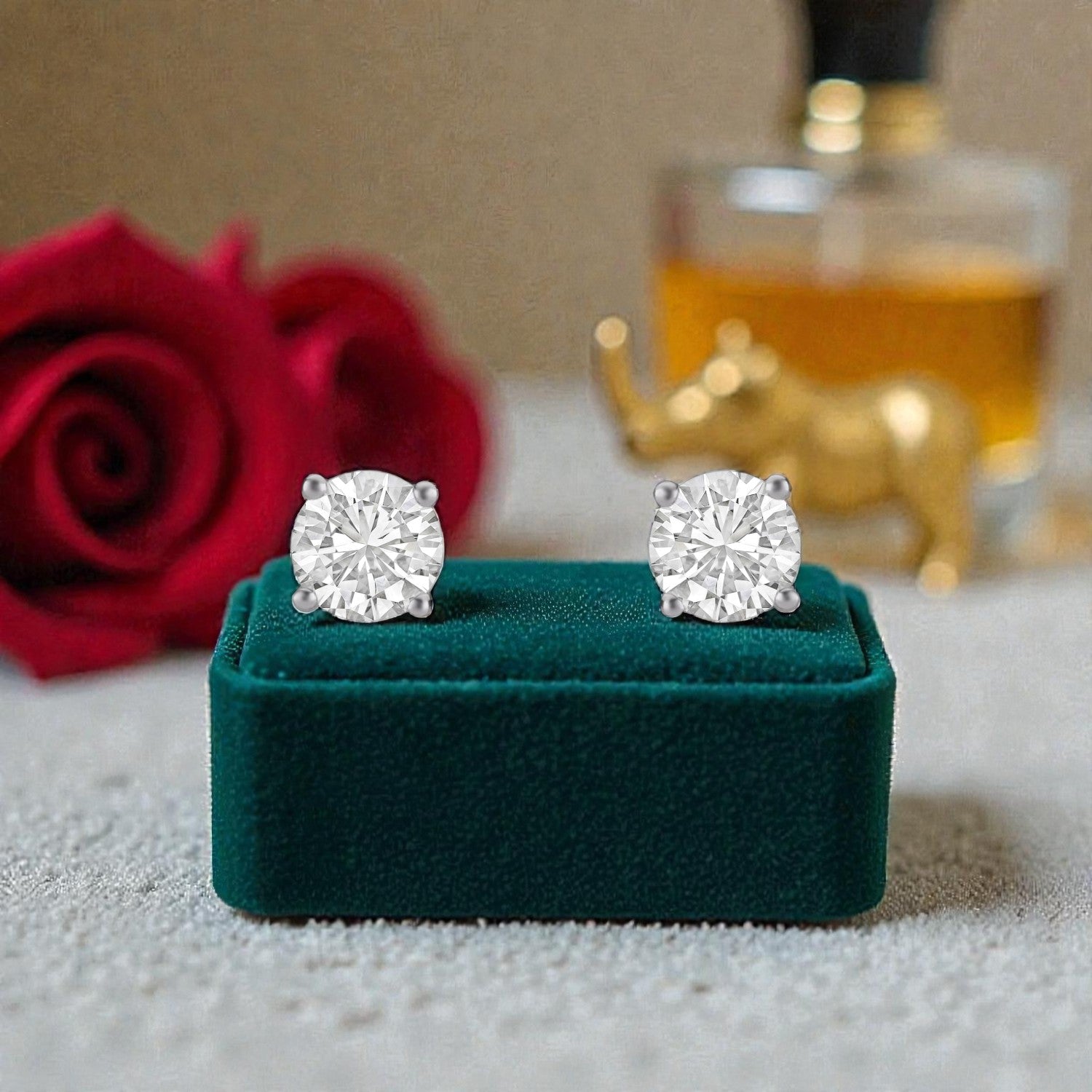Lab Grown 1.58 Carat Round Brilliant Diamond Stud Earrings in 18 Karat Gold | SKU : 0005096015