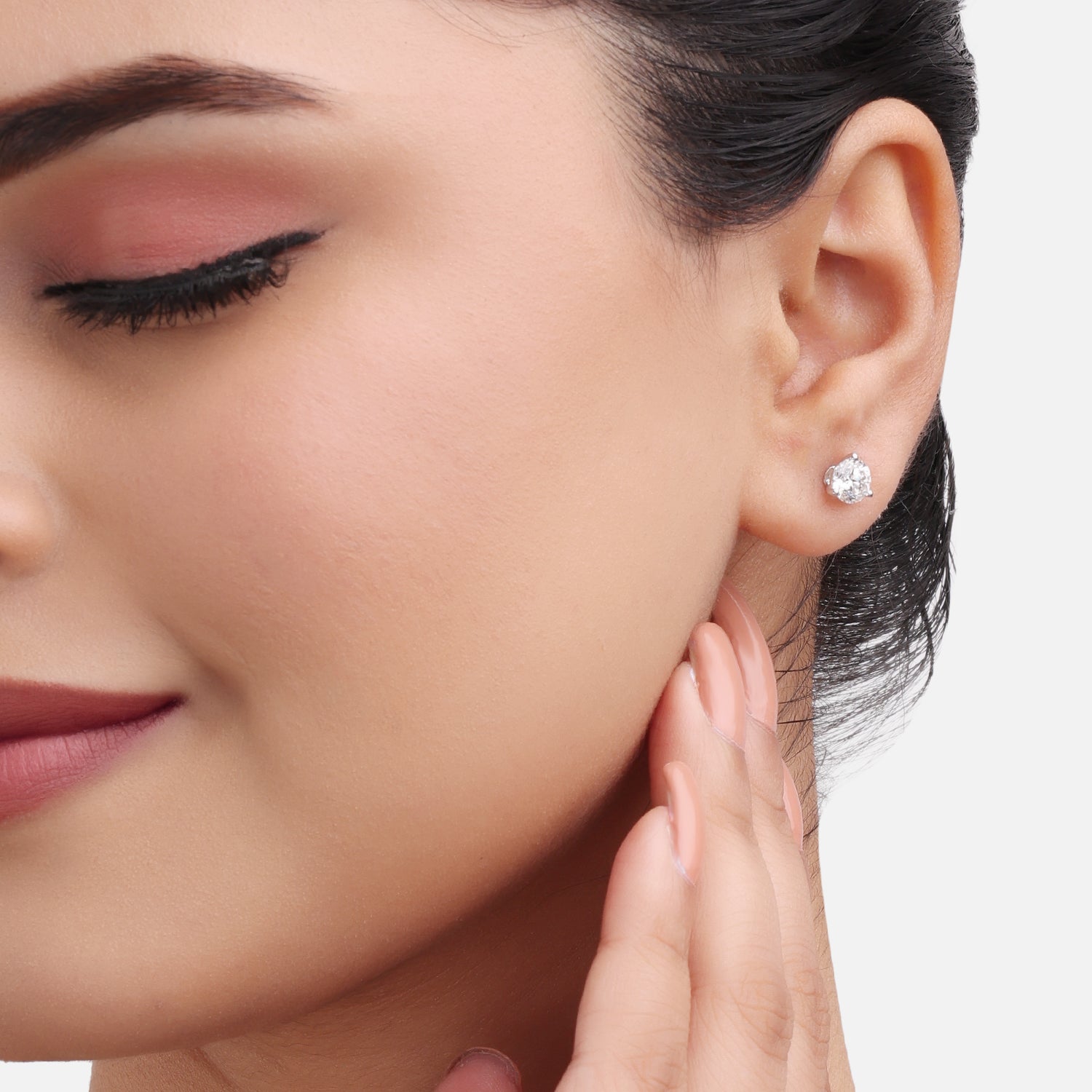 Lab Grown 1.53 Carat Round Brilliant Diamond Stud Earrings in 18 Karat Gold | SKU : 0005096770