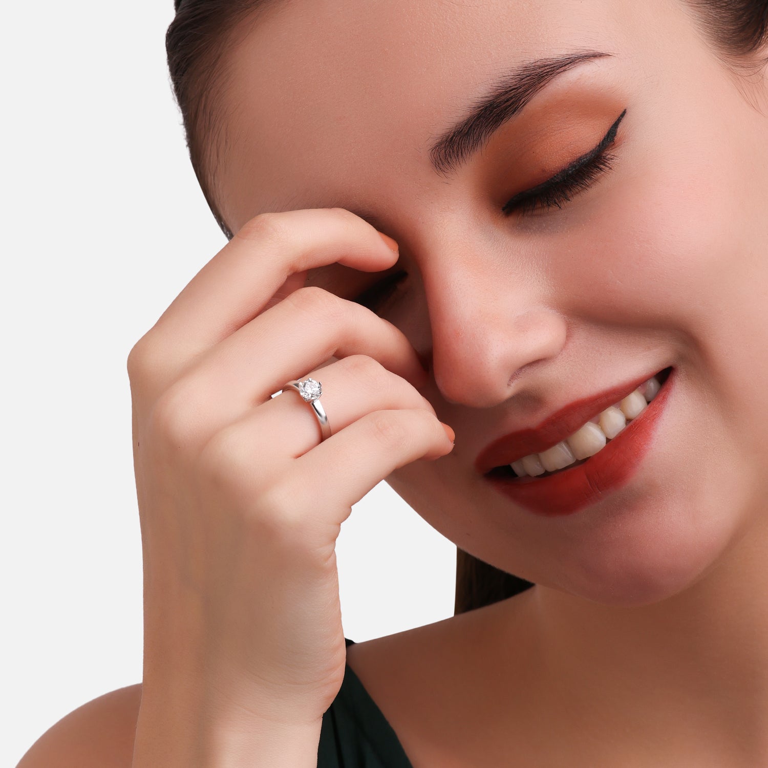 Lab Grown 0.71 Carat Round Brilliant Diamond Solitaire Ring in 18 Karat White Gold | SKU : 0005109203