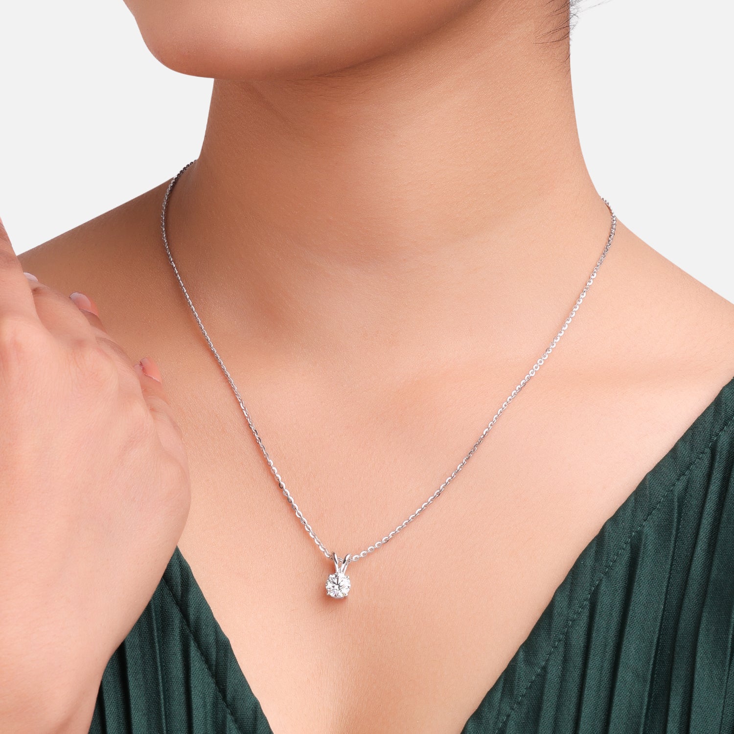 Lab Grown 1.05 Carat Round Brilliant Diamond Chain Pendant in 18 Karat Gold | SKU : 0005110711
