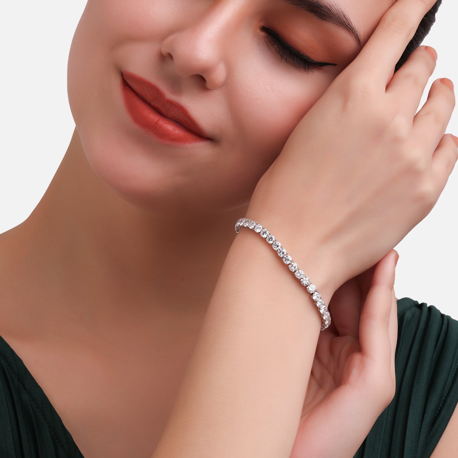 Round Brilliant Lab Grown 10.85 Carat Diamond Tennis Bracelet in 18 Karat Gold | SKU : 0005113309