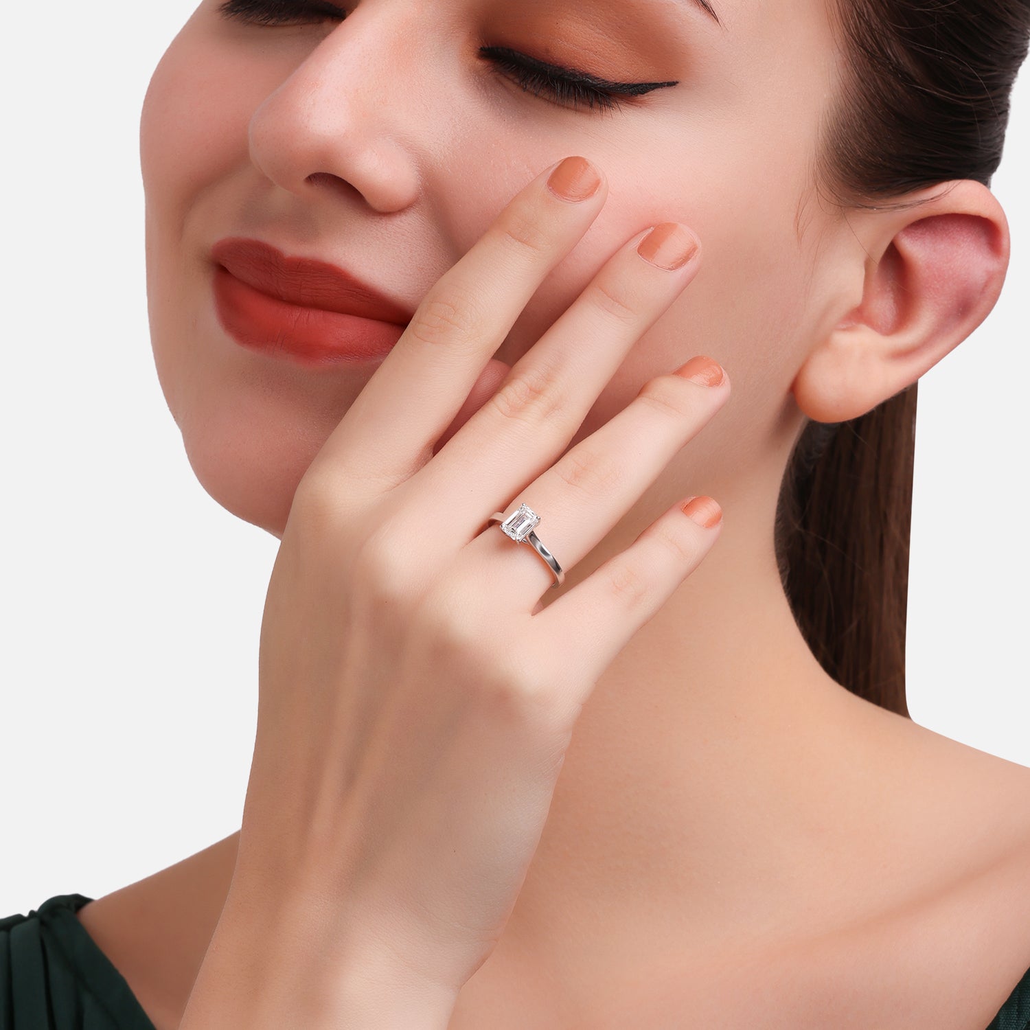 Lab Grown 1.080 Carat Emerald Cut Diamond Solitaire Ring in 18 Karat Gold | SKU : 0005133246