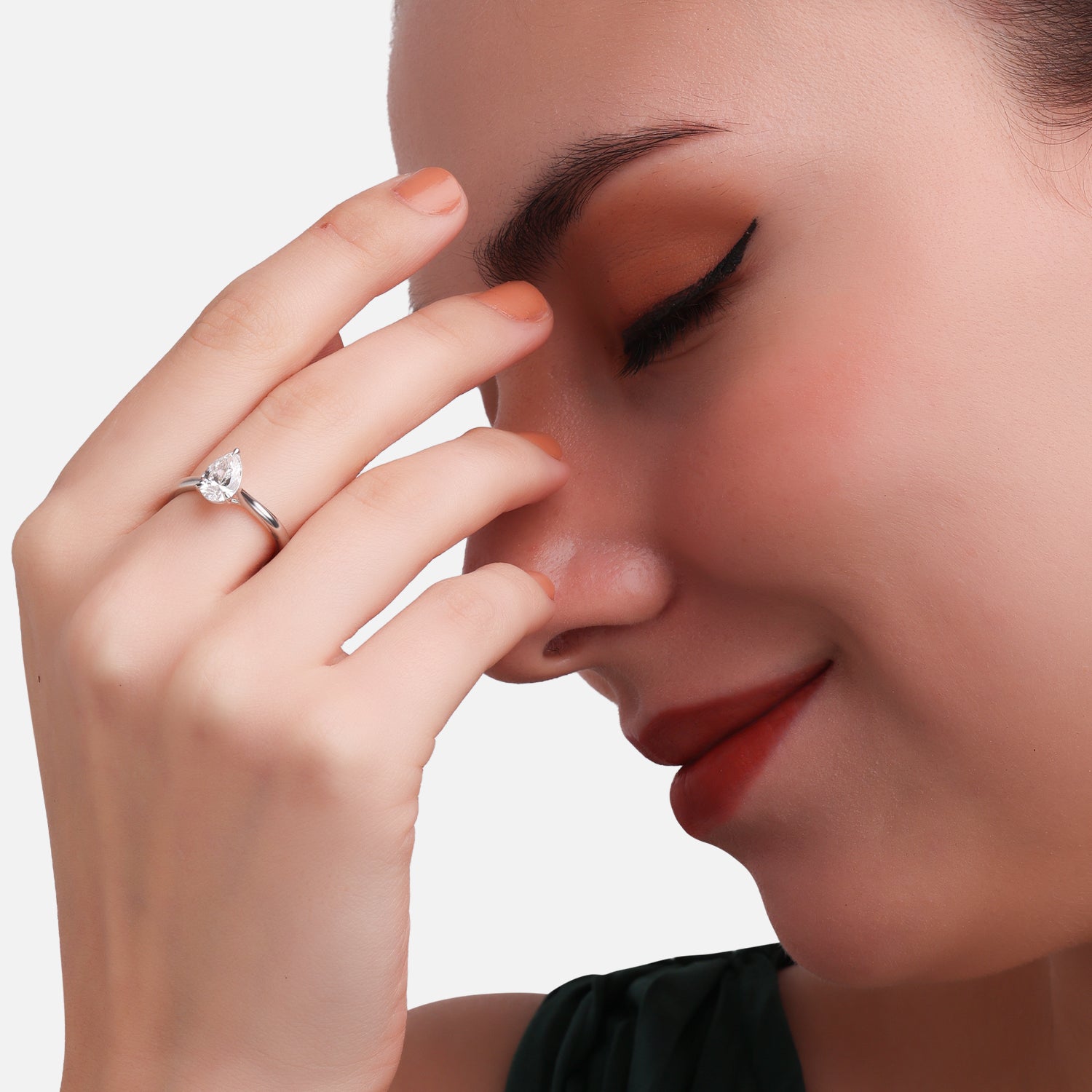 Lab Grown 1.10 Carat Pear Cut Diamond Solitaire Ring in 18 Karat Gold | SKU : 0005135196