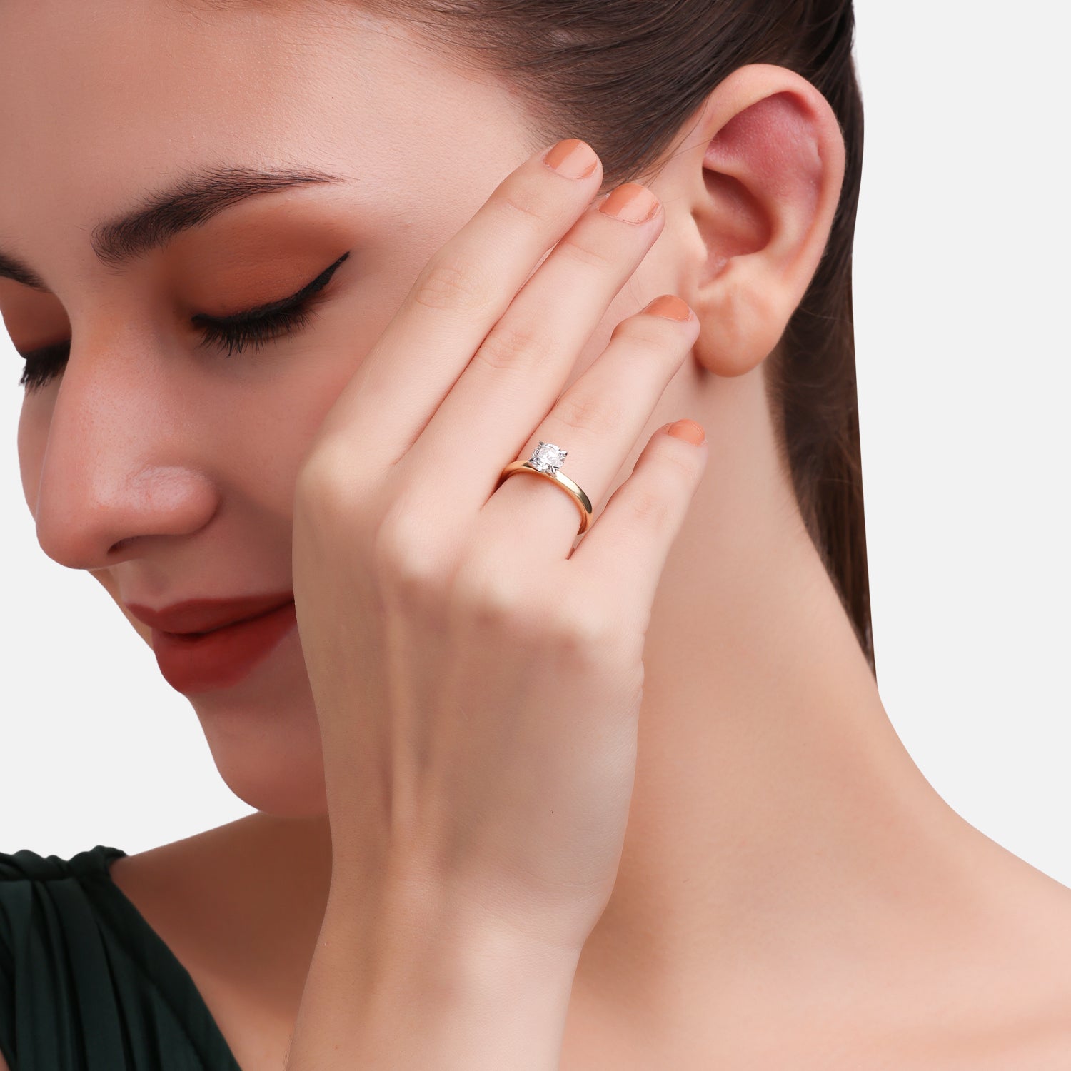 Lab Grown 1.020 Carat Round Cut Diamond Solitaire Ring in 18 Karat Yellow Gold | SKU : 0005136858