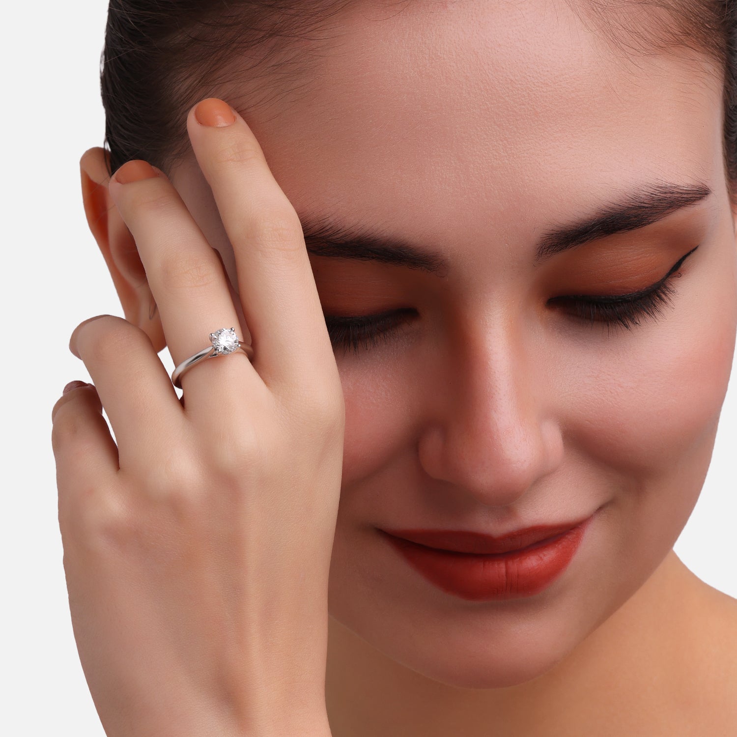 Lab Grown 1.040 Carat Round Cut Diamond Solitaire Ring in 18 Karat White Gold | SKU : 0005136896