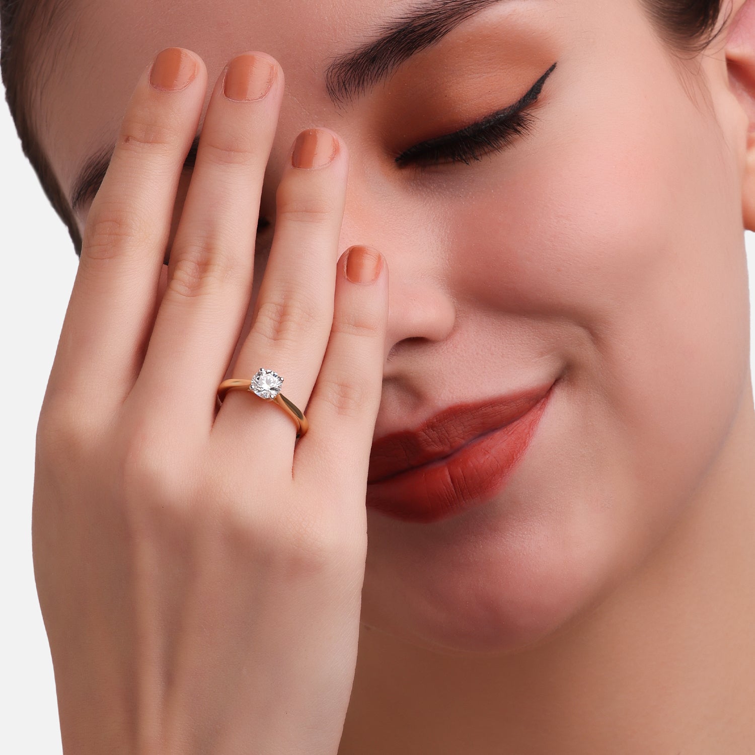 Lab Grown 1.030 Carat Round Cut Diamond Solitaire Ring in 18 Karat Yellow Gold | SKU : 0005136902