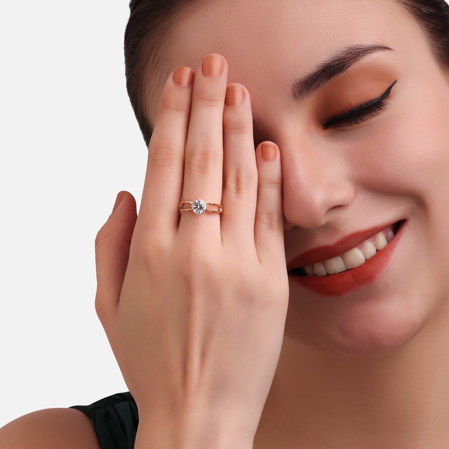Lab Grown 1.030 Carat Round Cut Diamond Split Shank Ring in 18 Karat Rose Gold | SKU : 0005136926