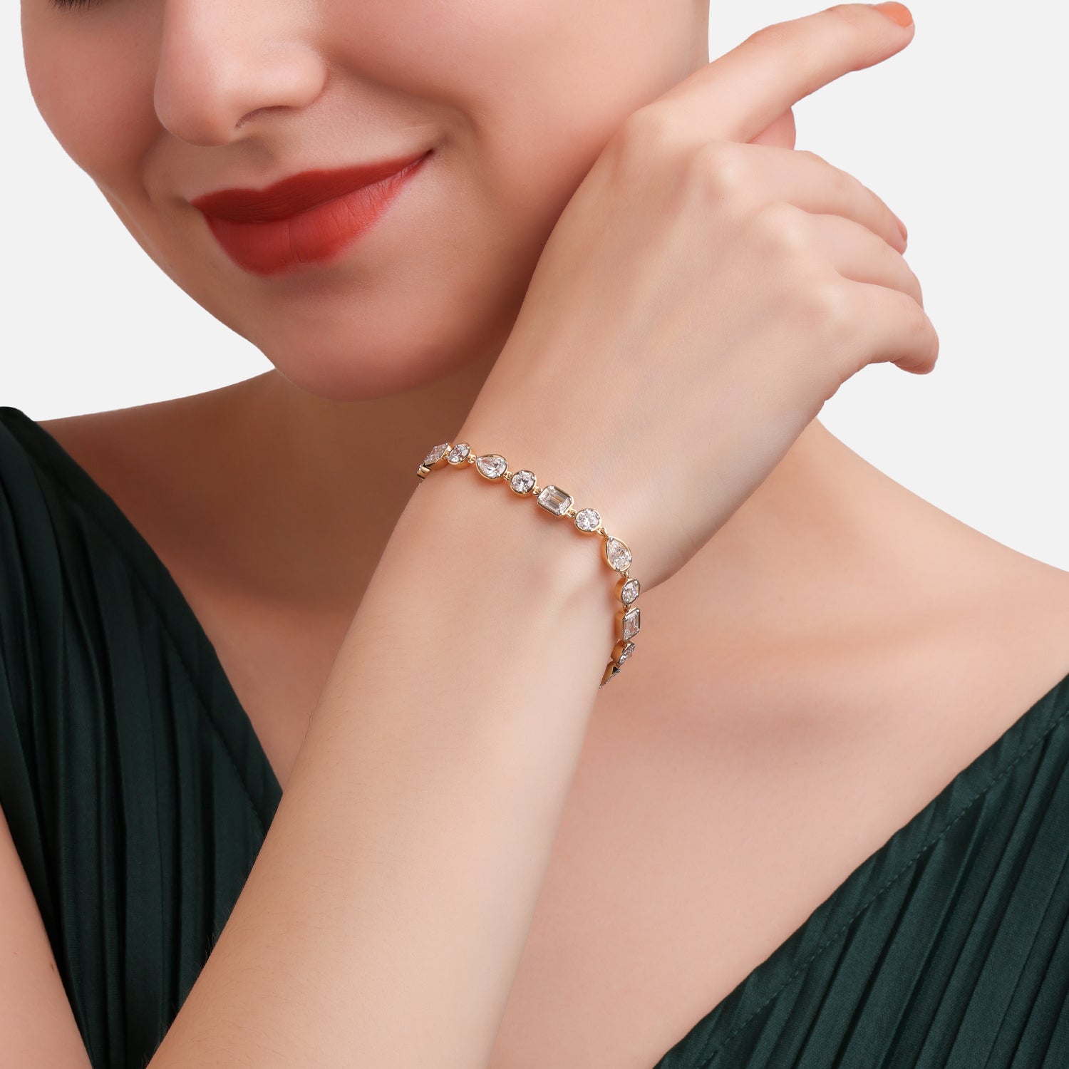 Round Brilliant Lab Grown 2.61 Carat Diamond Bracelet in 18 Karat Gold | SKU : 0005166336