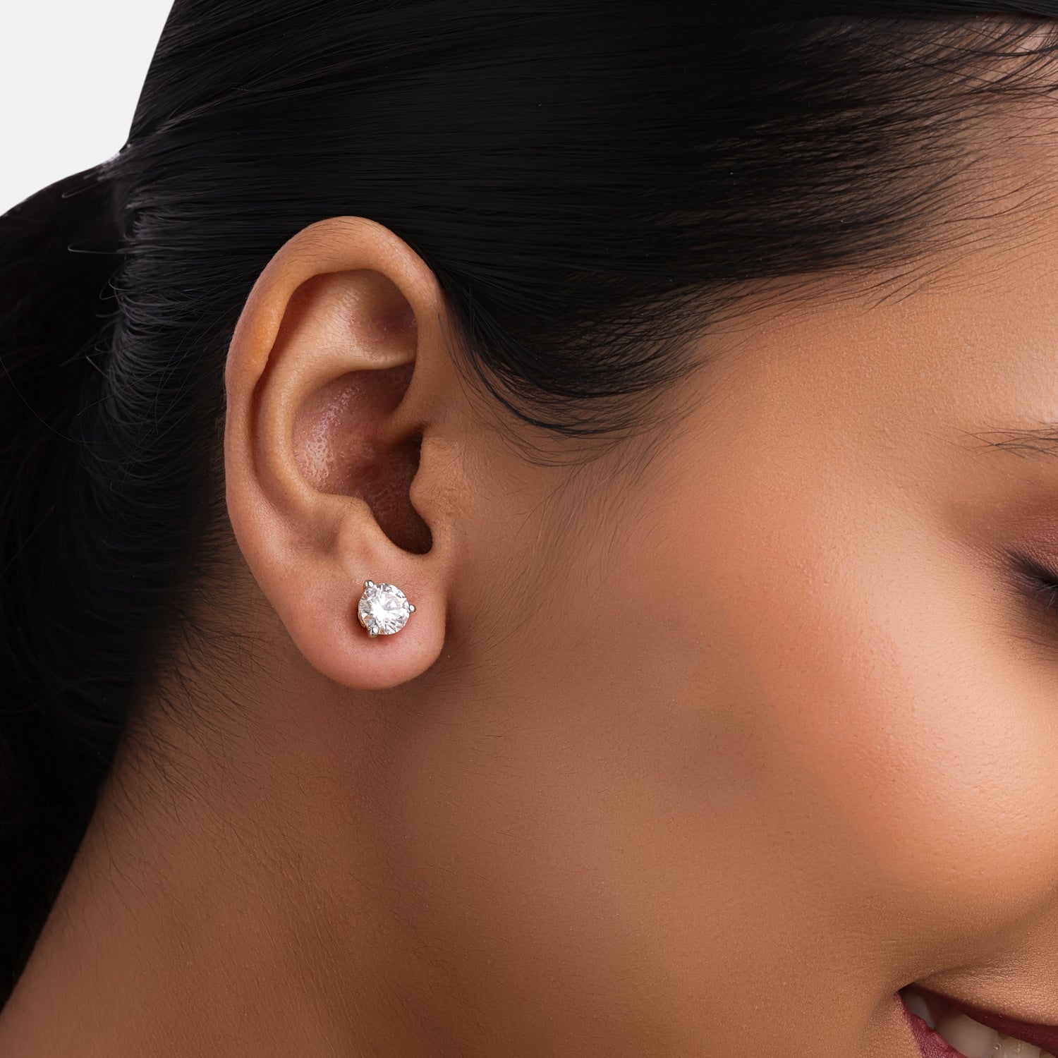 Round Brilliant Lab-Grown Diamond Stud Earrings in 18K Yellow Gold | SKU : 0004953630