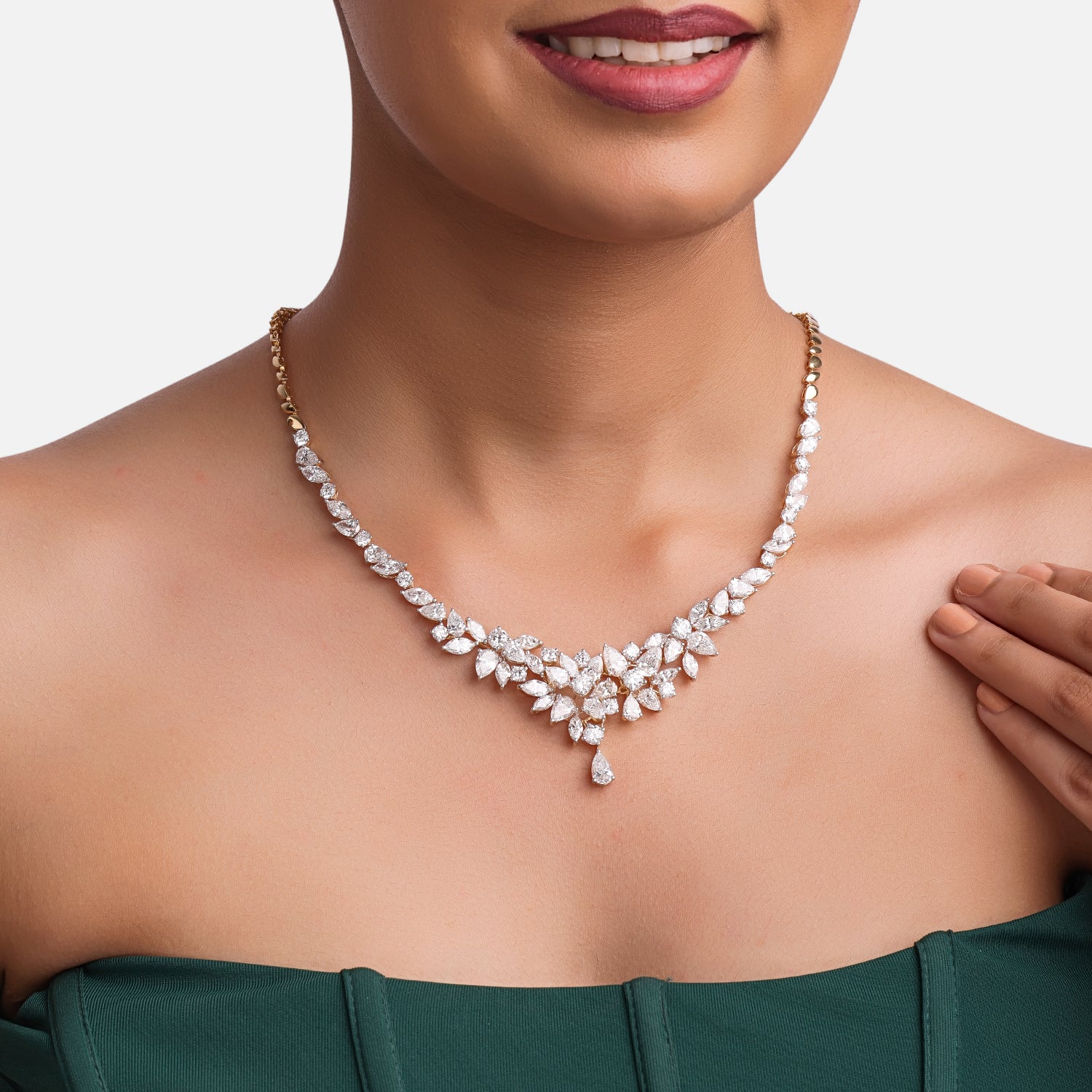 Lab-Grown Diamond Floral Cluster Necklace in 18K Yellow Gold | SKU : 0004953159